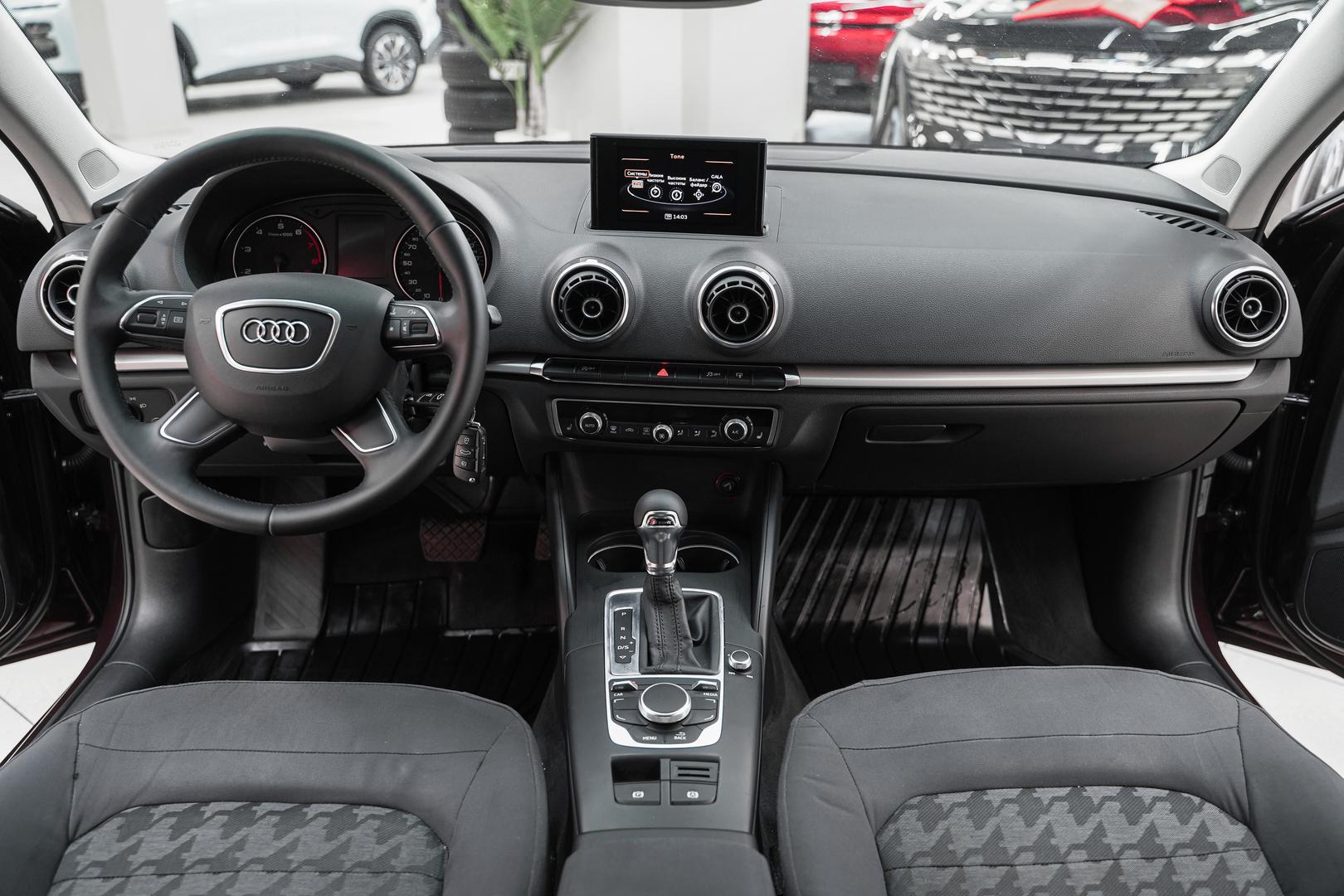 Audi A3 2013, красный, ДЦ Орехово