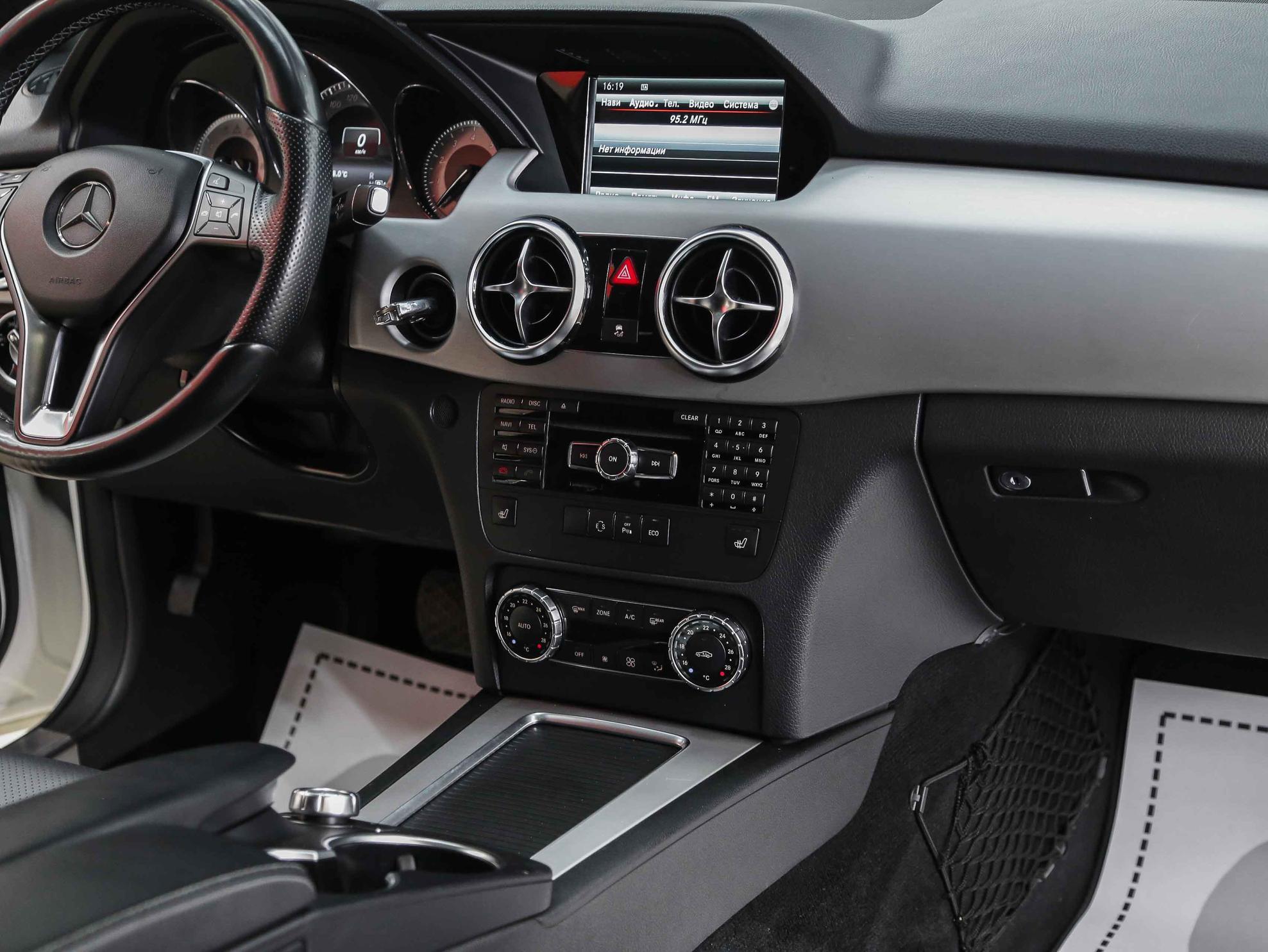 Mercedes-Benz GLK-Класс 2015, белый, ДЦ Орехово