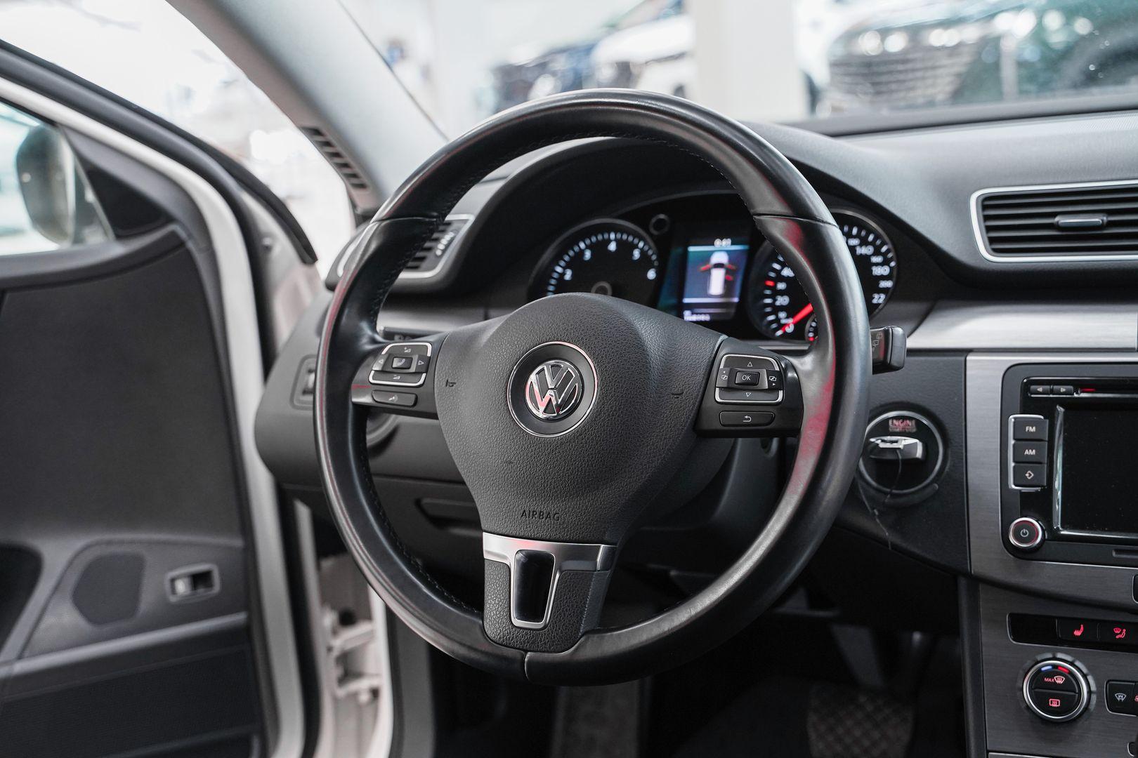 Volkswagen Passat 2013, белый, ДЦ Орехово