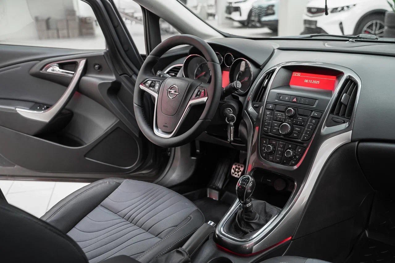 Opel Astra 2013, серый, ДЦ Орехово