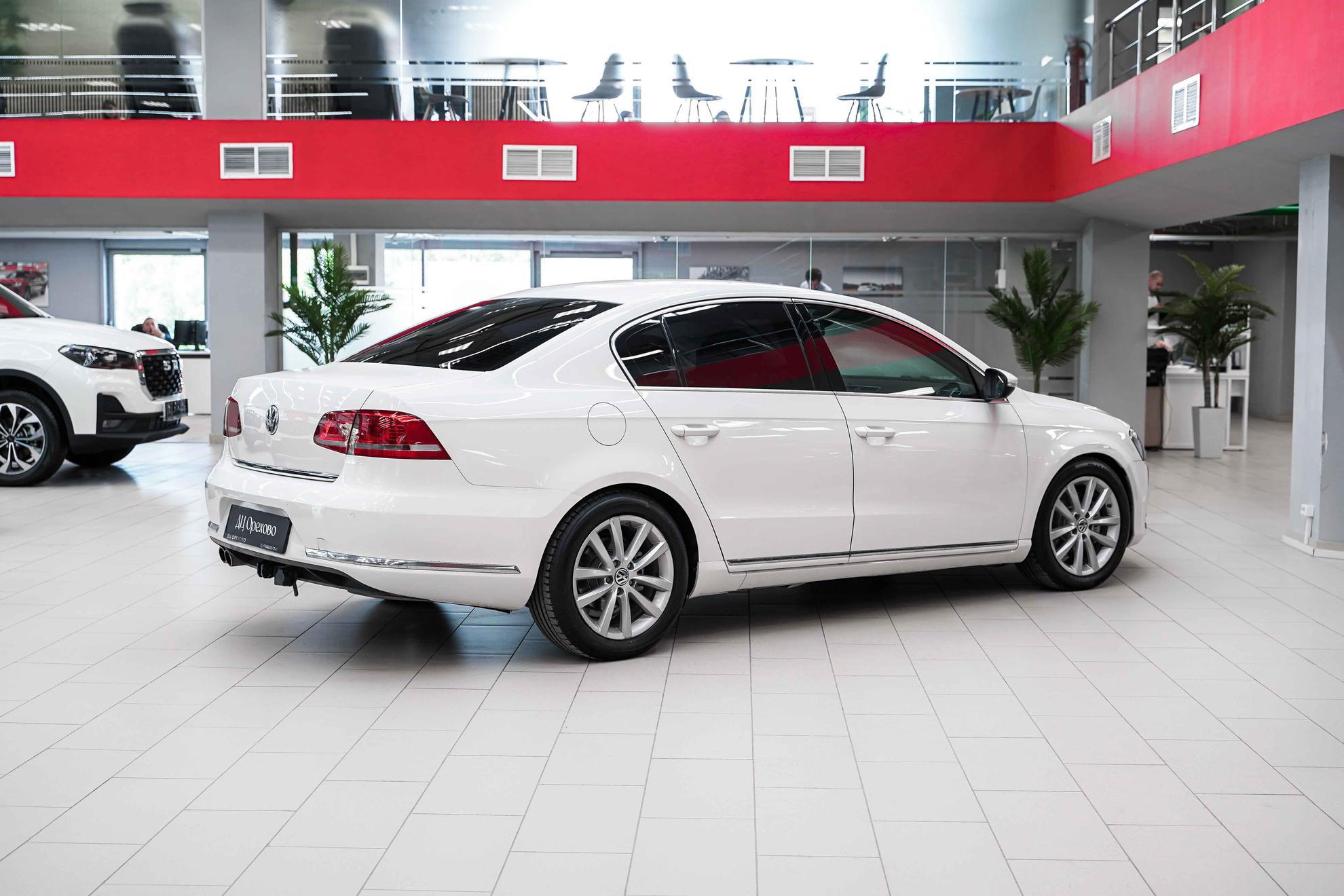 Volkswagen Passat 2012, белый, ДЦ Орехово