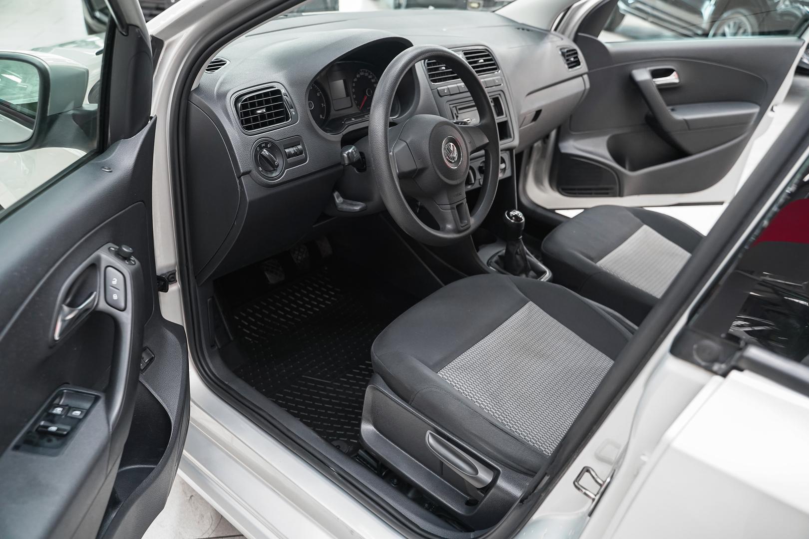 Volkswagen Polo 2012, серебряный, ДЦ Орехово