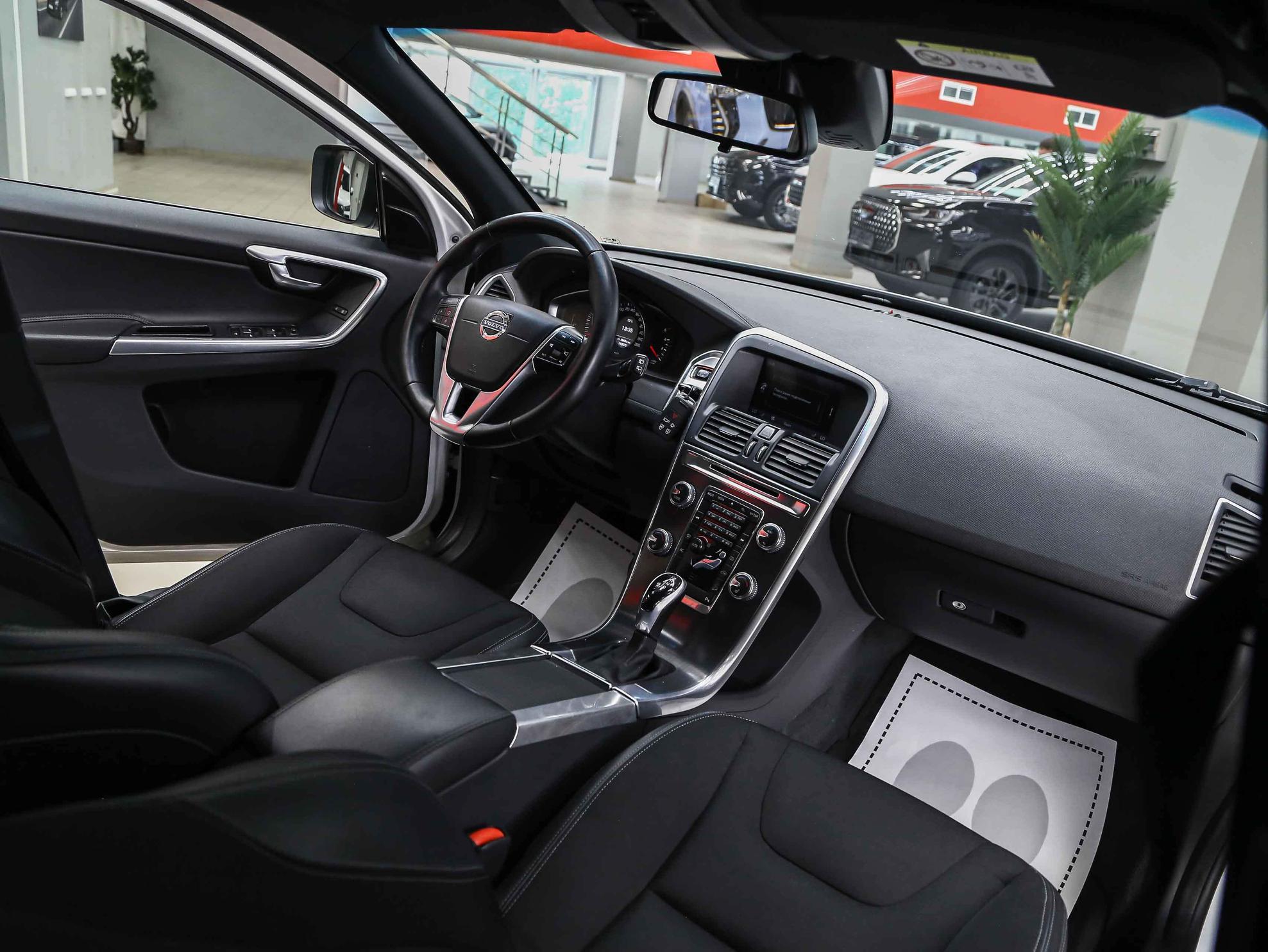 Volvo XC60 2015, белый, ДЦ Орехово
