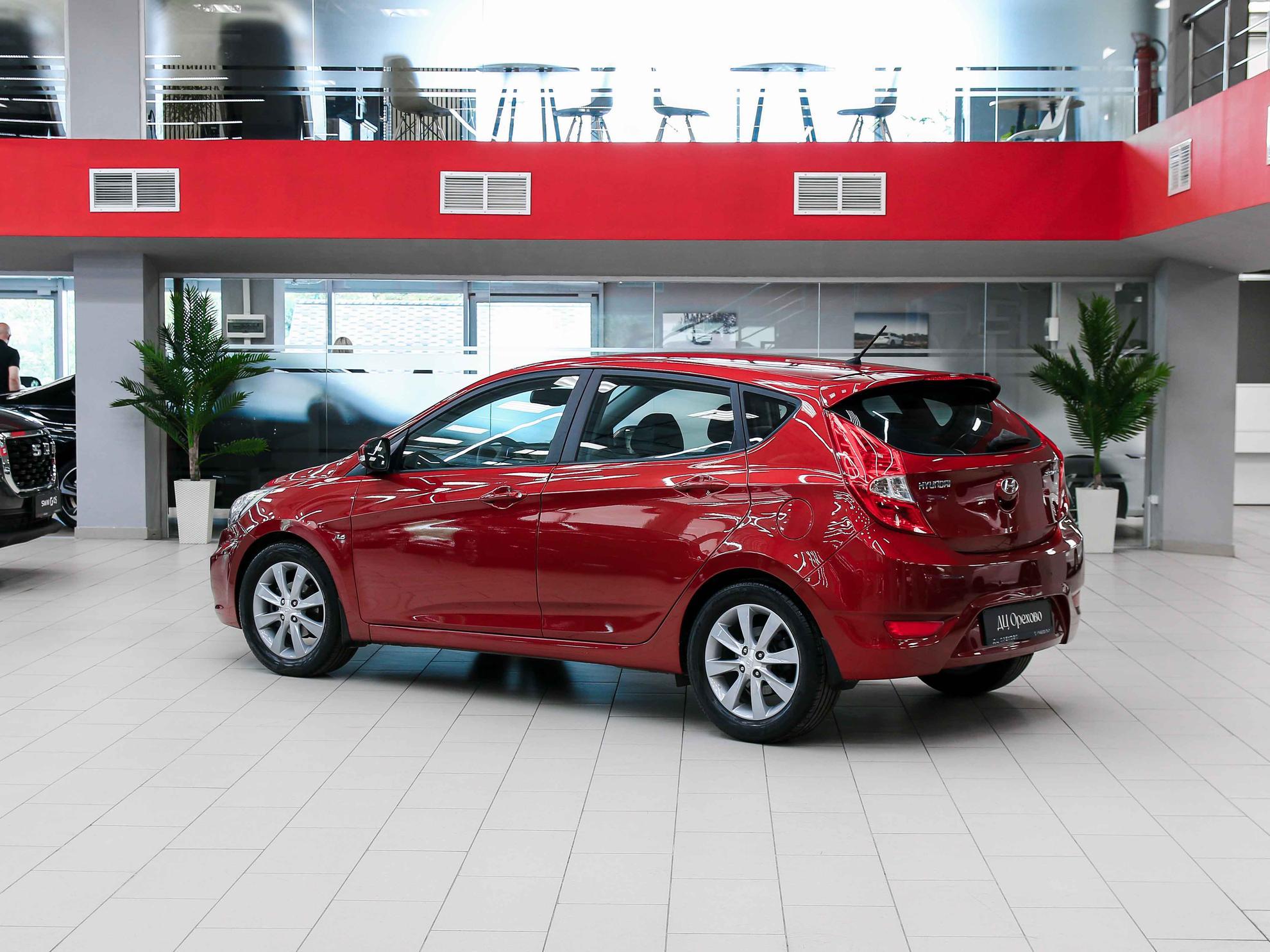 Hyundai Solaris 2012, красный, ДЦ Орехово