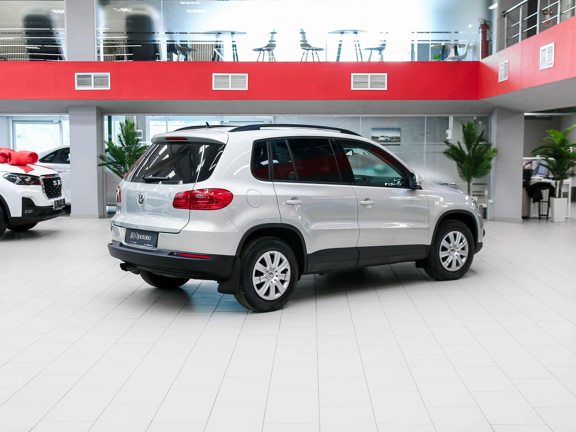Volkswagen Tiguan 2013, серебряный, ДЦ Орехово