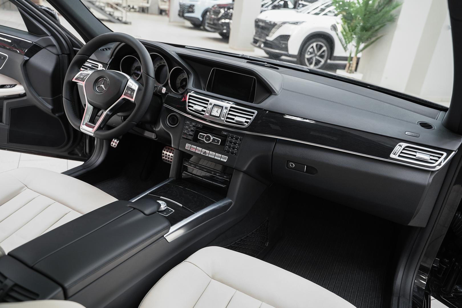 Mercedes-Benz E-Класс 2014, черный, ДЦ Орехово