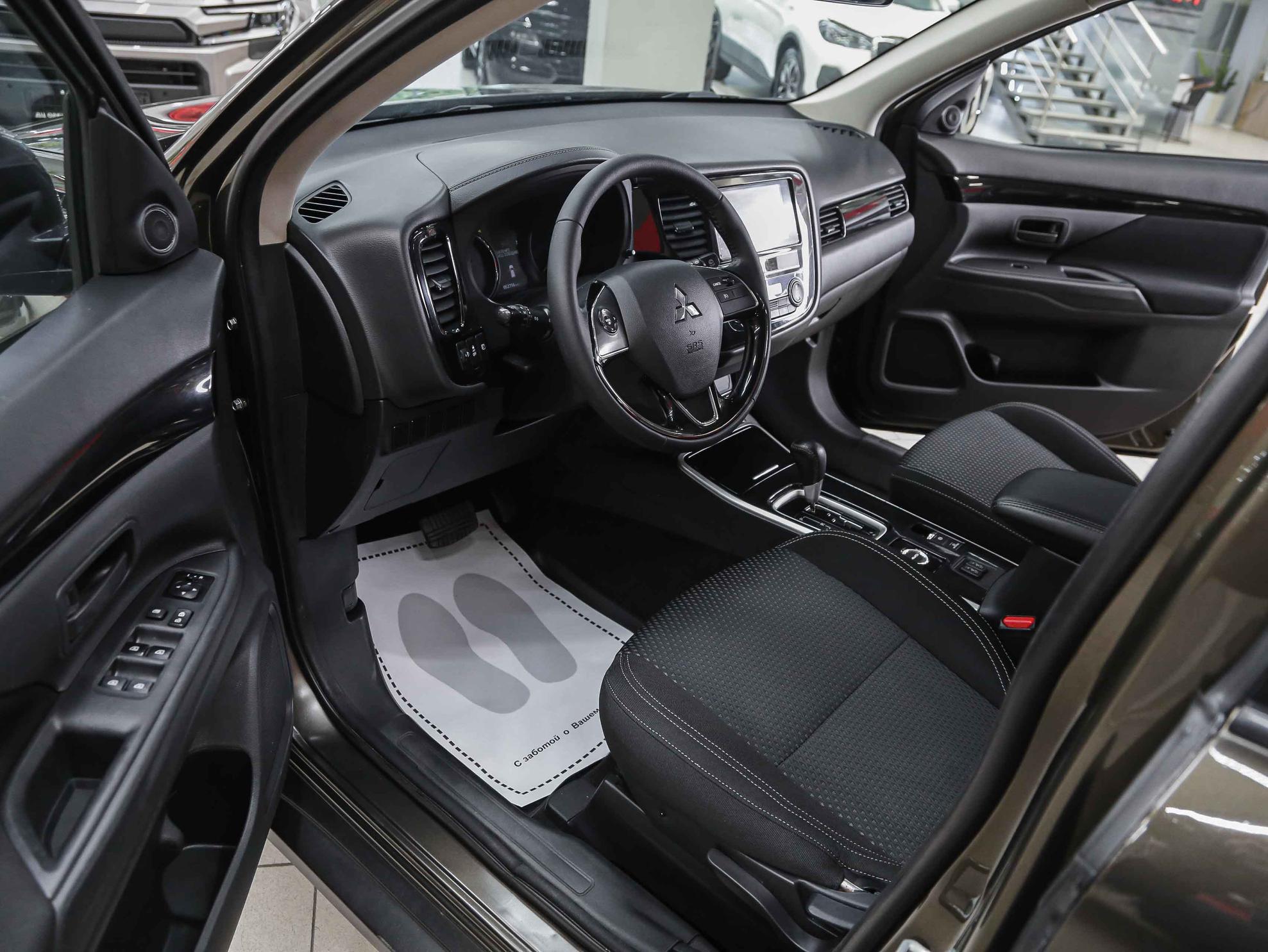 Mitsubishi Outlander 2019, коричневый, ДЦ Орехово