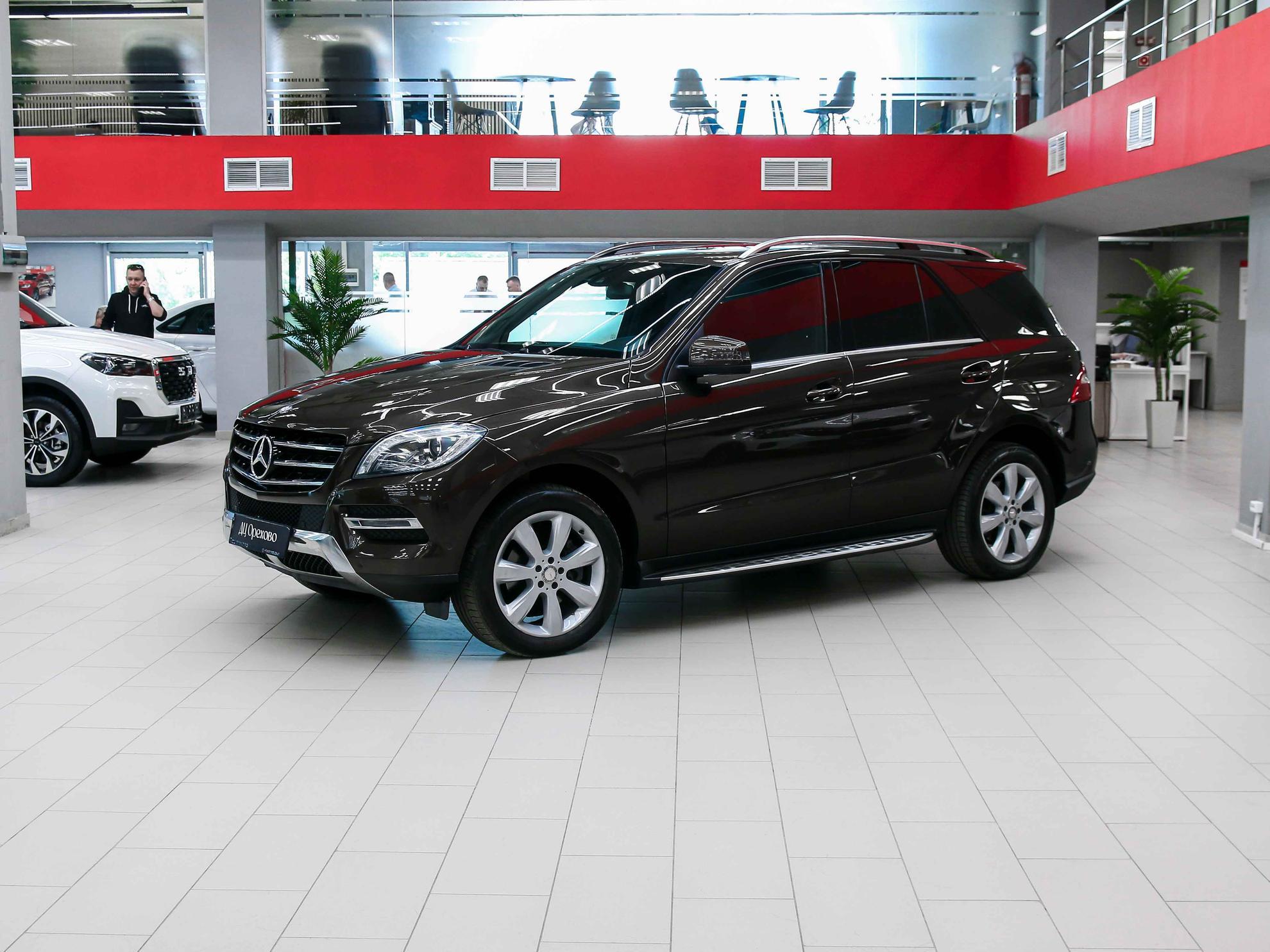 Mercedes-Benz M-Класс 2014, коричневый, ДЦ Орехово