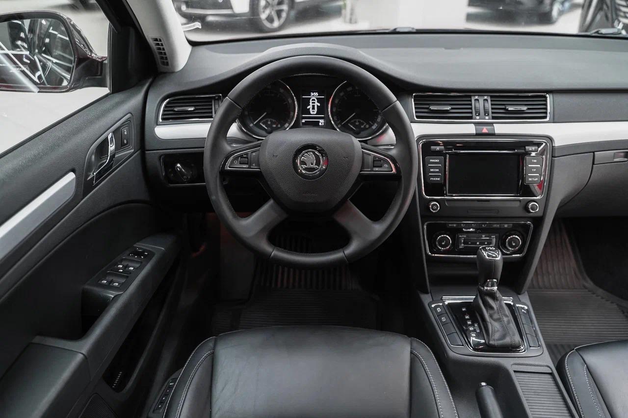 Skoda Superb 2014, пурпурный, ДЦ Орехово