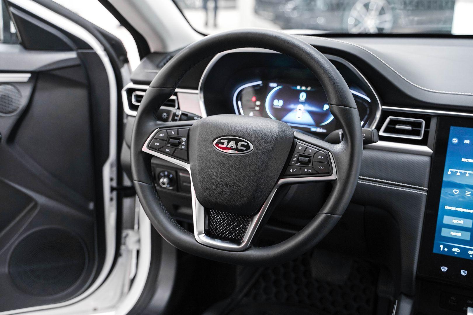 JAC J7 2023, белый, ДЦ Орехово
