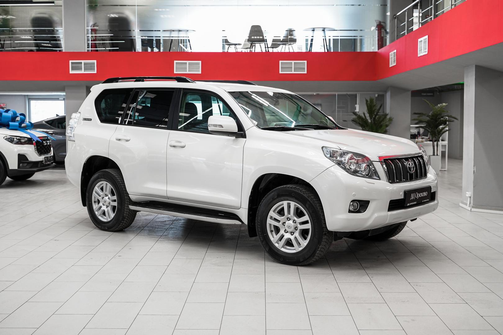 Toyota Land Cruiser Prado 2012, белый, ДЦ Орехово