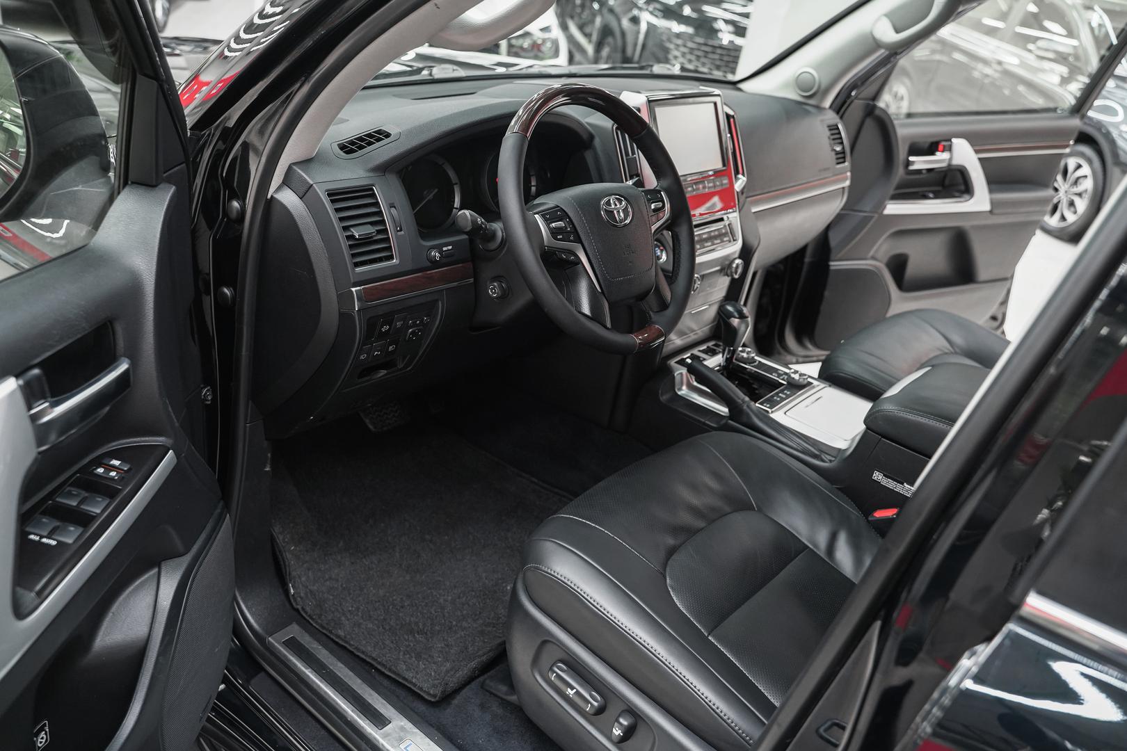 Toyota Land Cruiser 2015, черный, ДЦ Орехово
