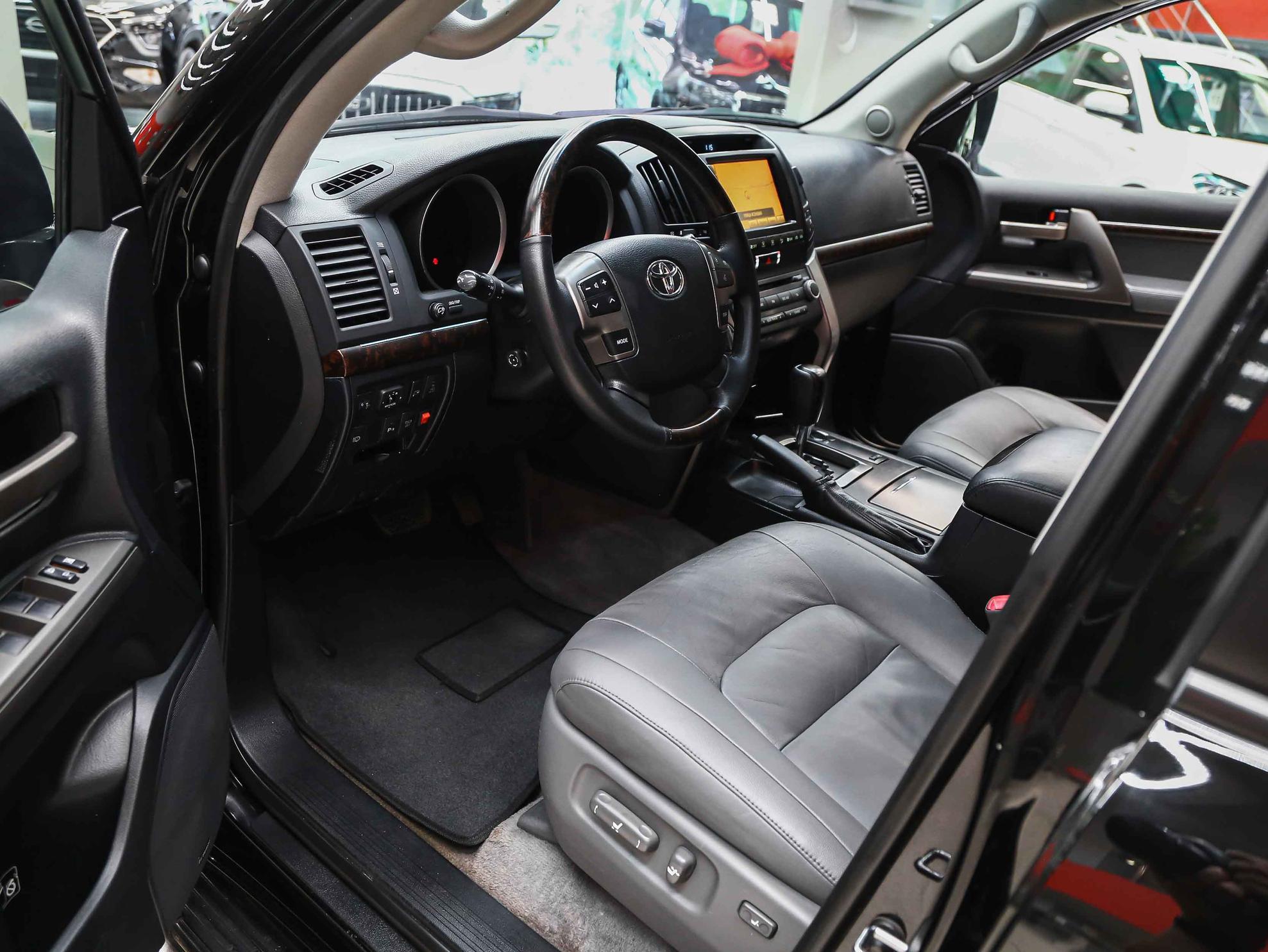 Toyota Land Cruiser 2010, черный, ДЦ Орехово