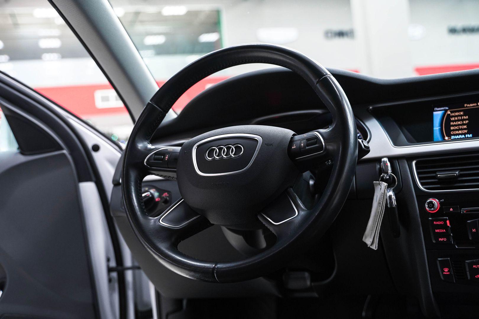 Audi A4 2015, белый, ДЦ Орехово