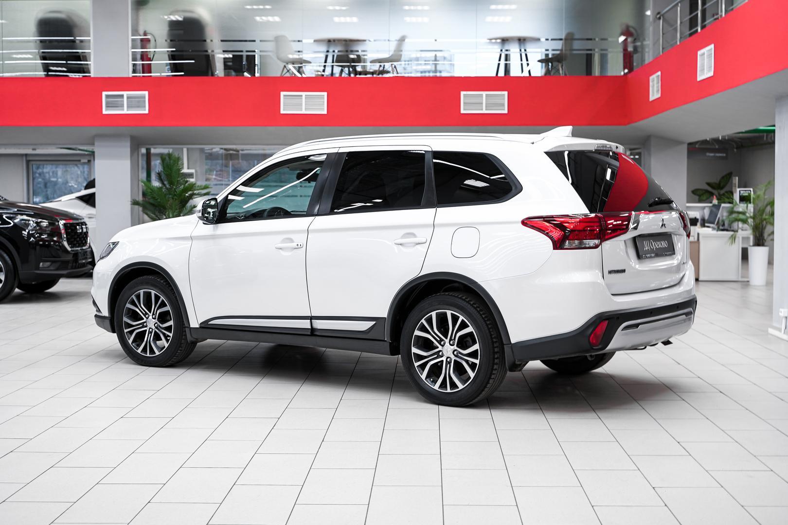Mitsubishi Outlander 2019, белый, ДЦ Орехово