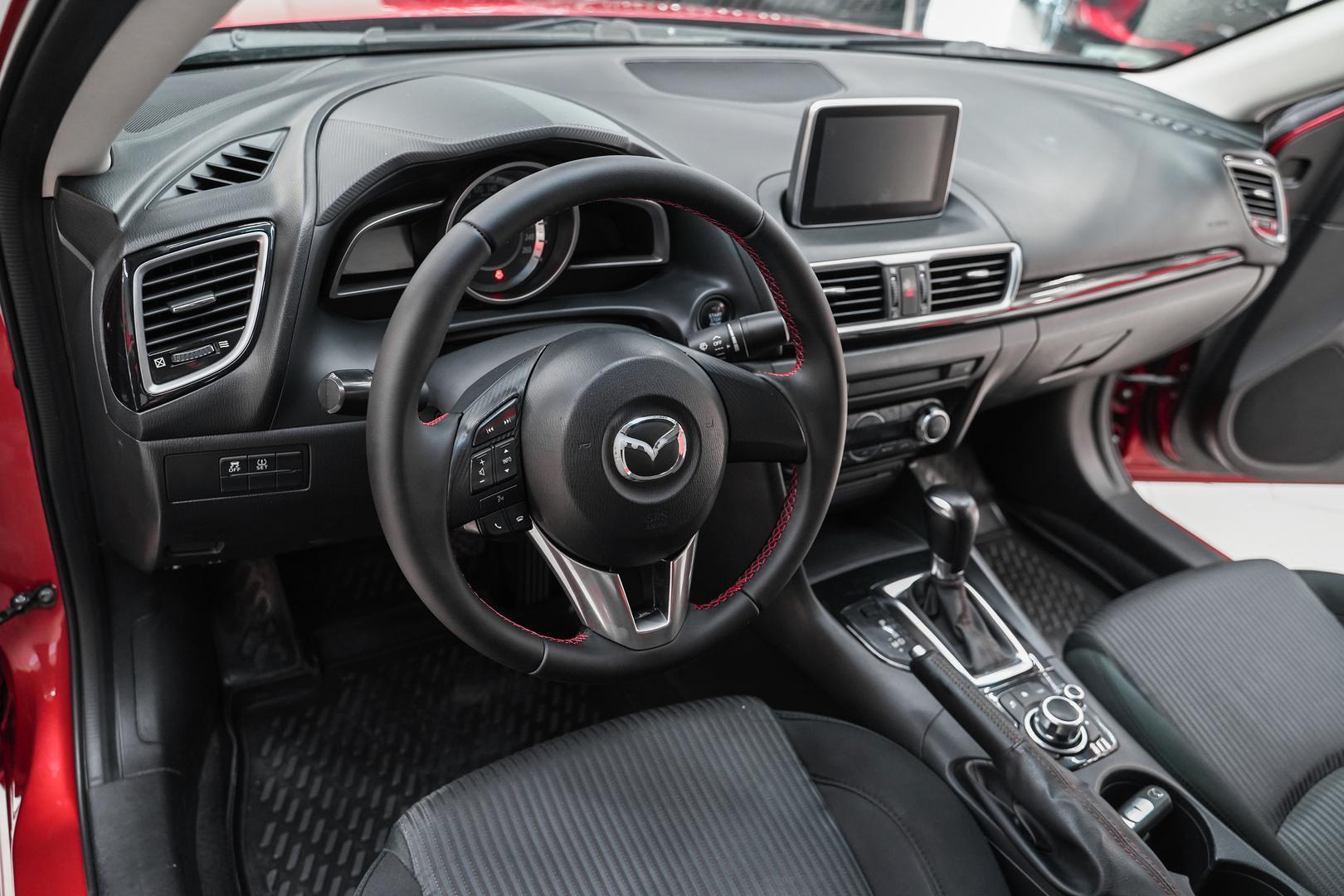Mazda 3 2014, красный, ДЦ Орехово