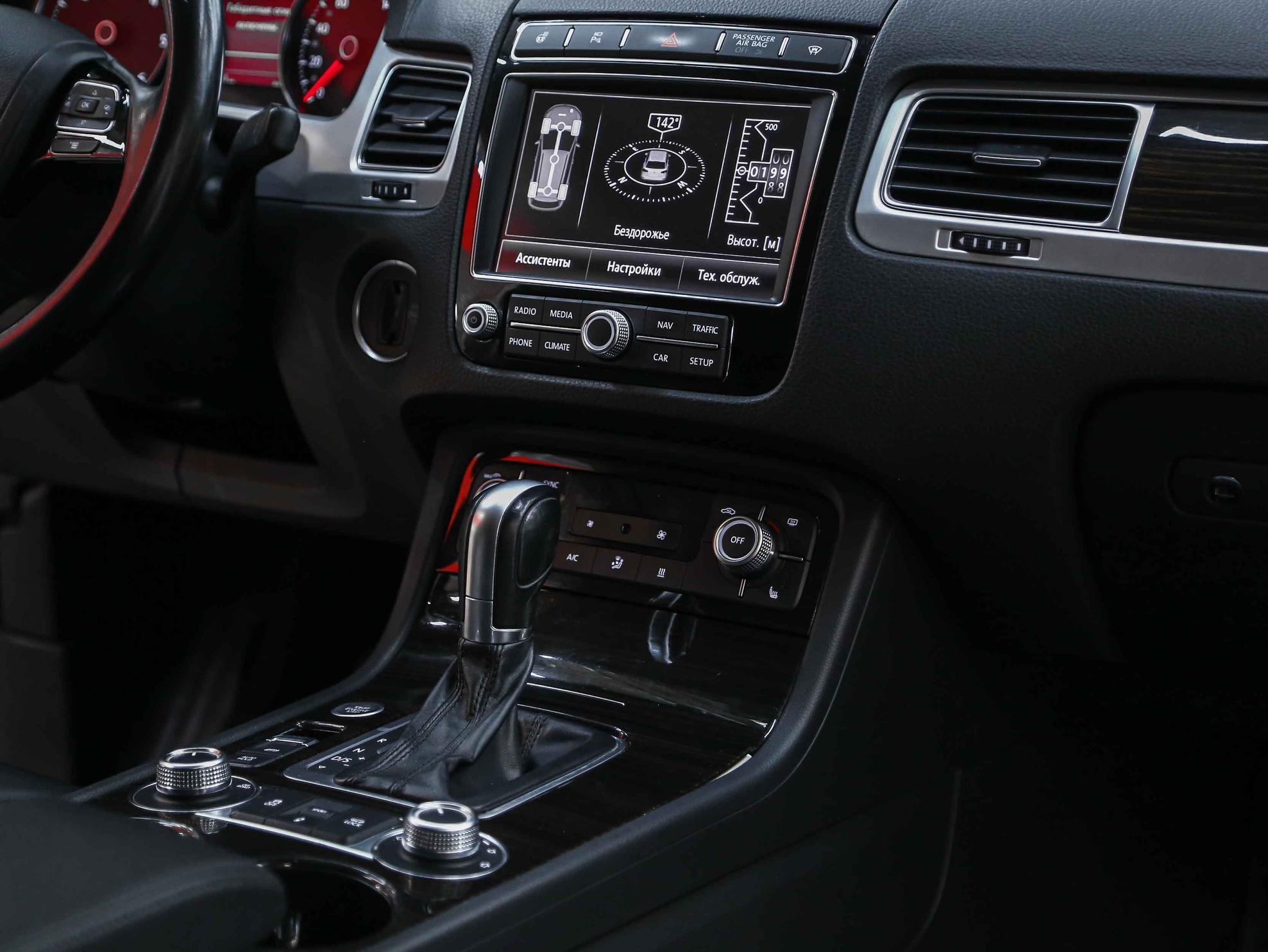 Volkswagen Touareg 2017, серый, ДЦ Орехово