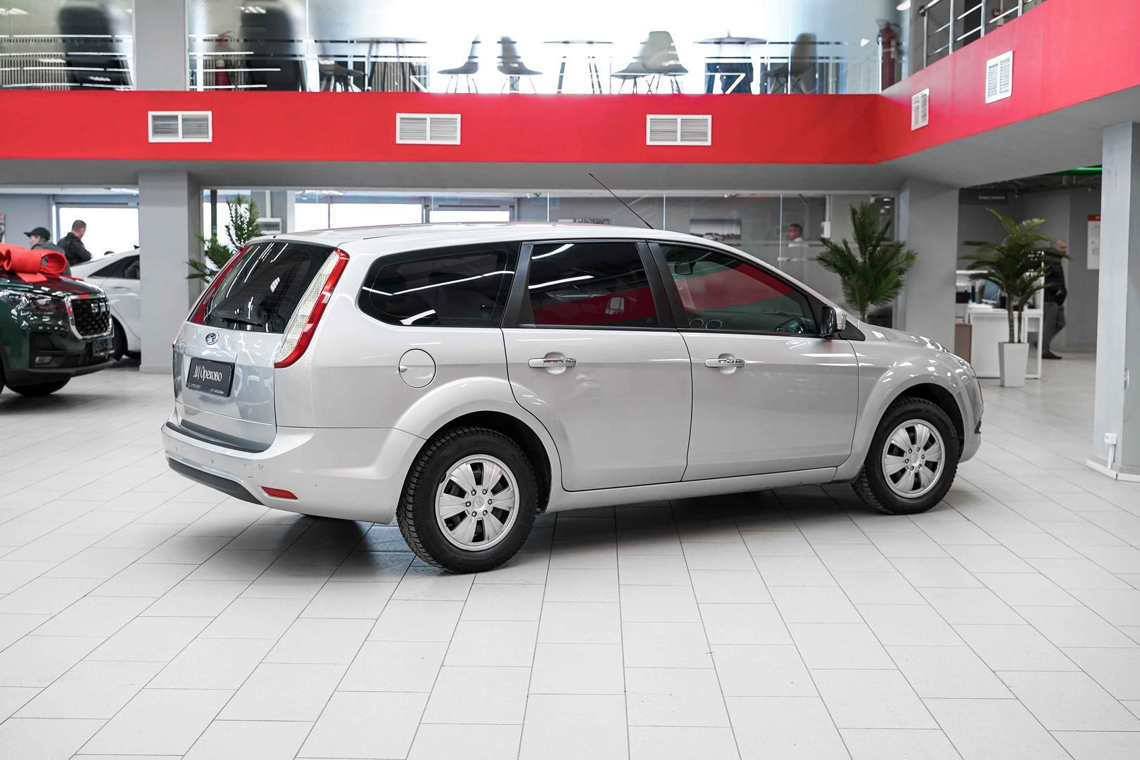 Ford Focus 2011, серебряный, ДЦ Орехово