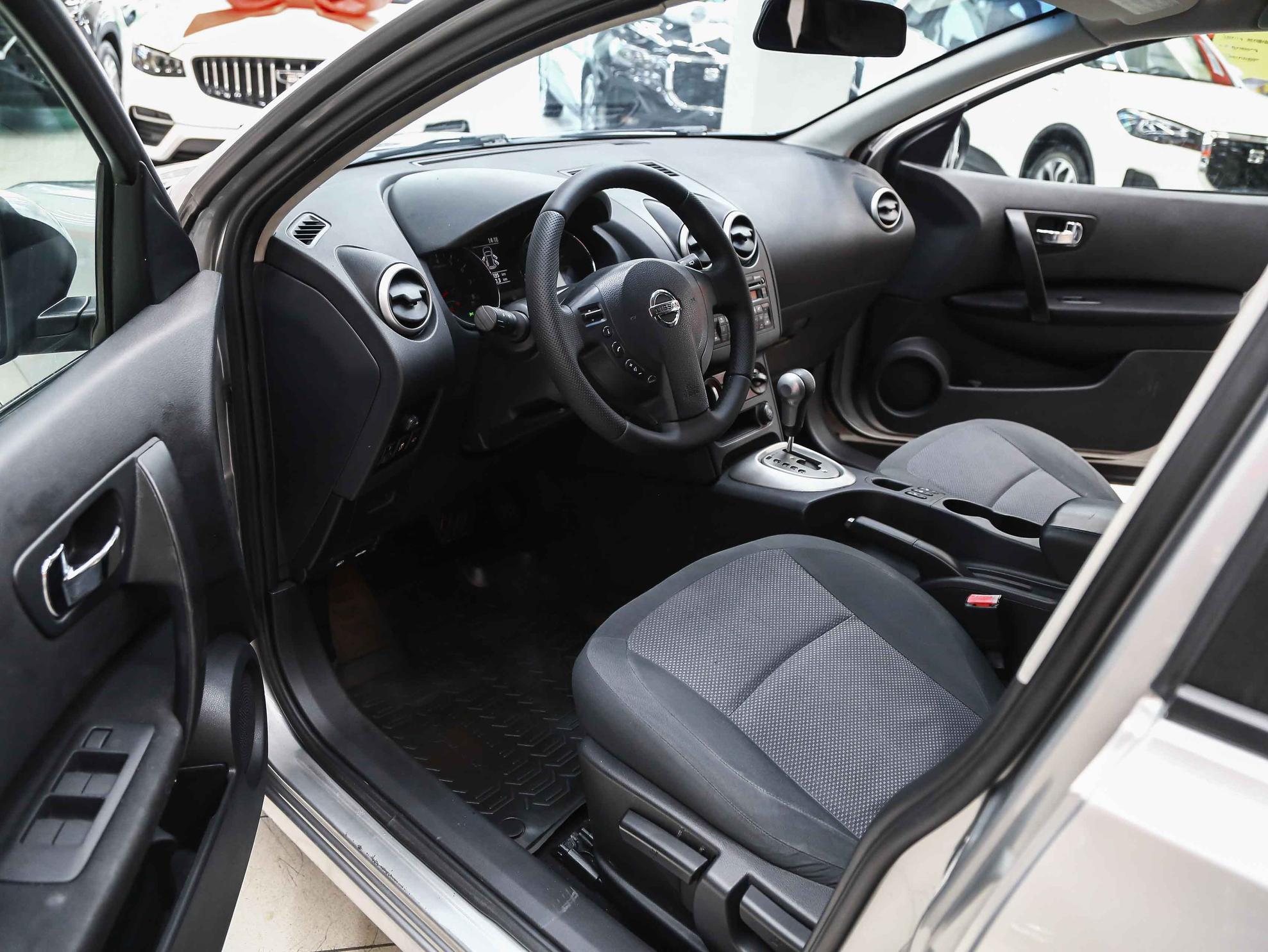 Nissan Qashqai 2011, серый, ДЦ Орехово