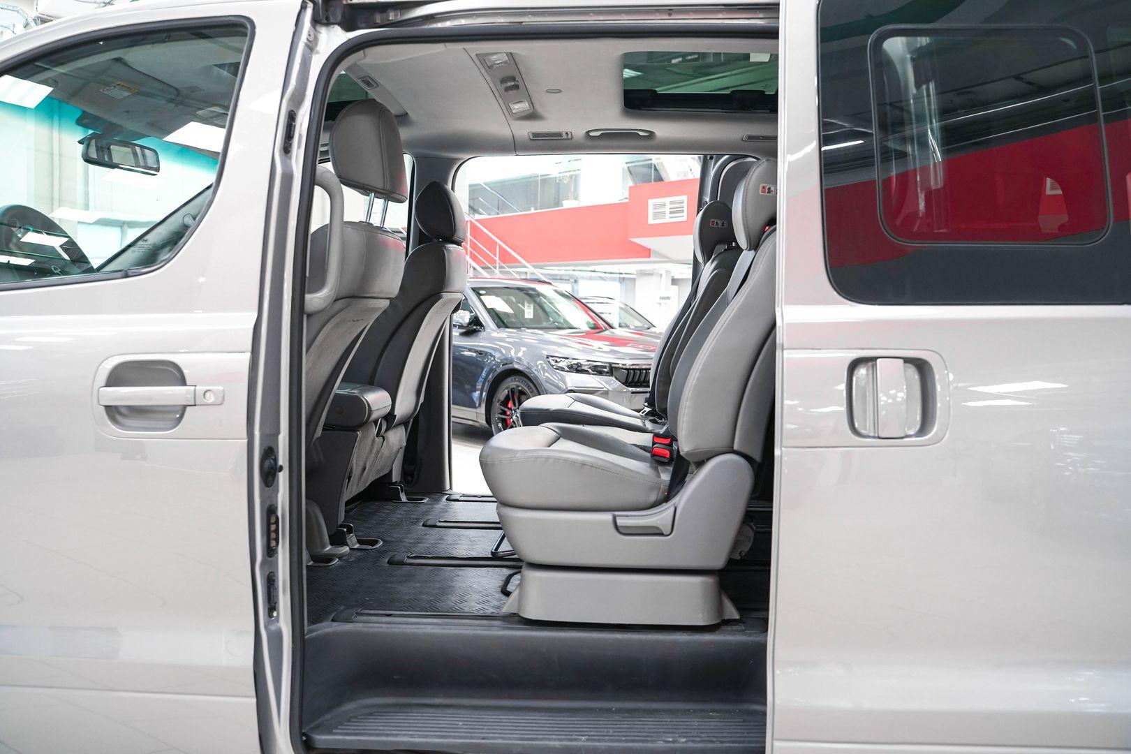Hyundai Grand Starex 2014, серый, ДЦ Орехово