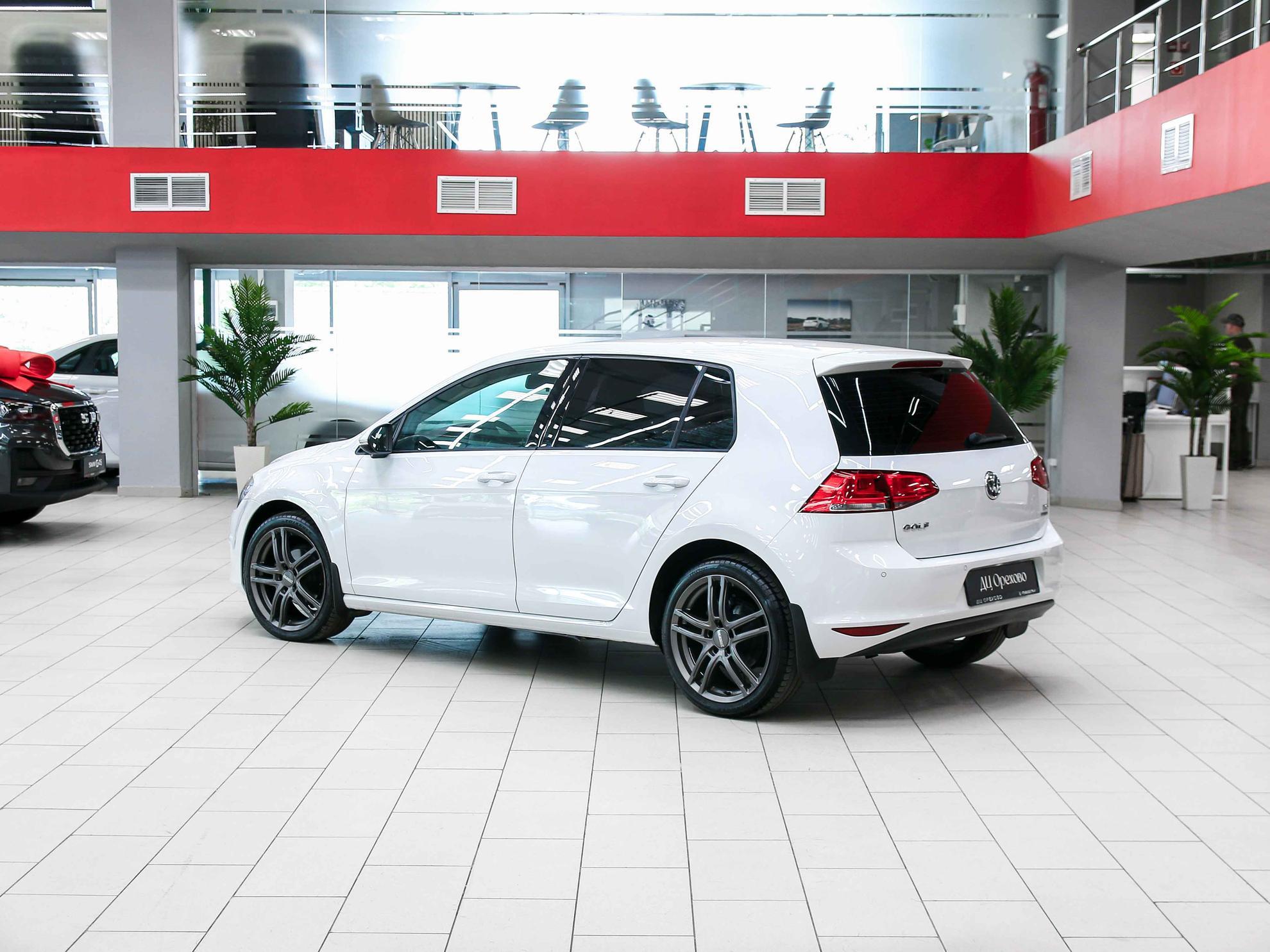 Volkswagen Golf 2014, белый, ДЦ Орехово