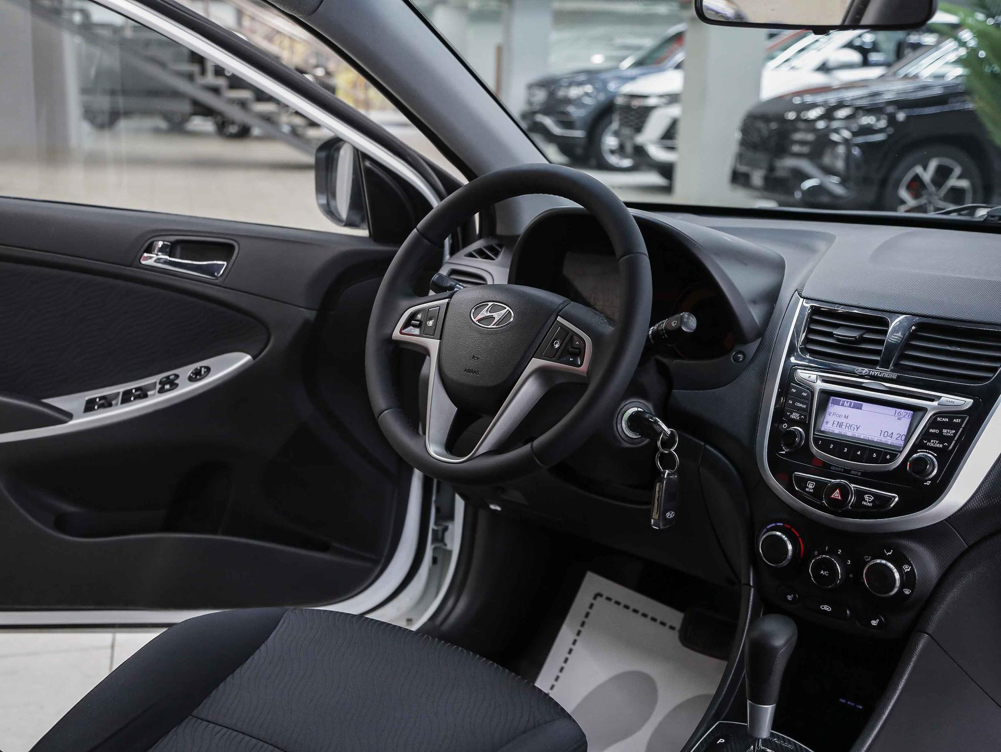 Hyundai Solaris 2014, белый, ДЦ Орехово