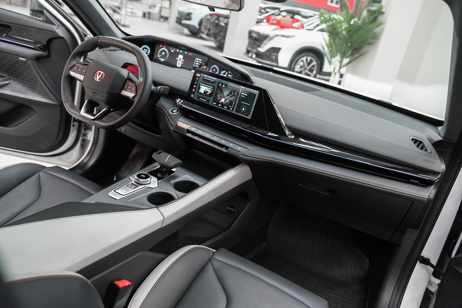 Changan UNI-V 2024, белый, ДЦ Орехово