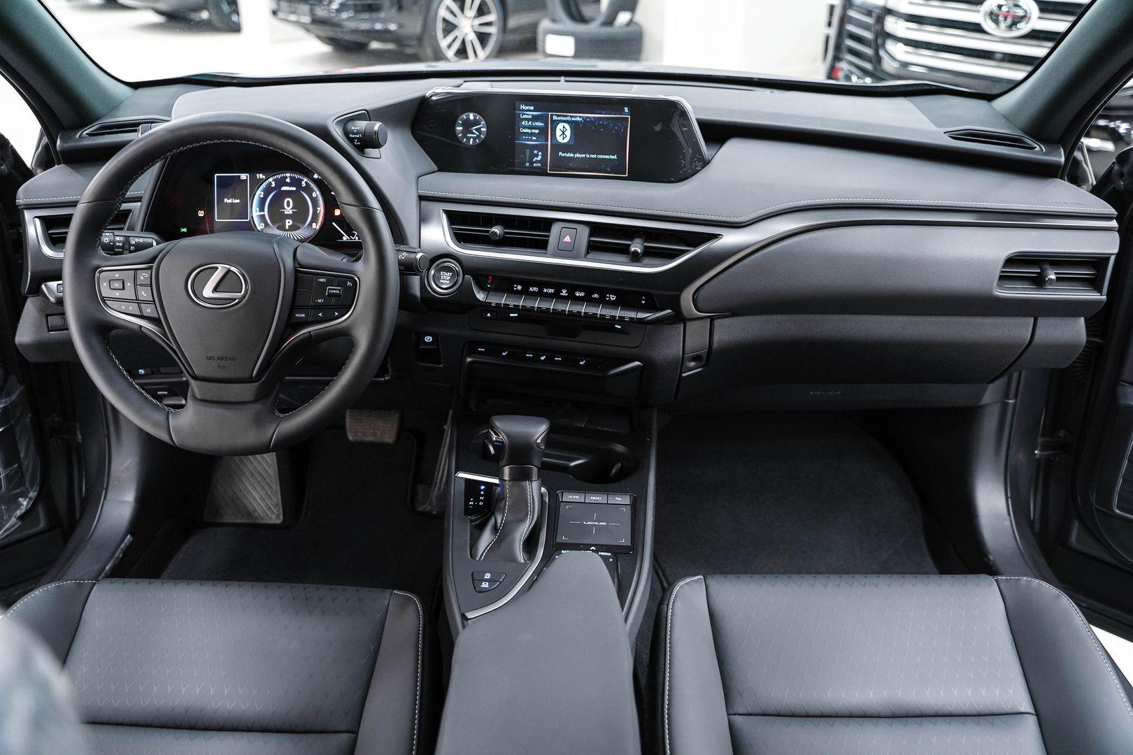 Lexus UX 2022, серый, ДЦ Орехово