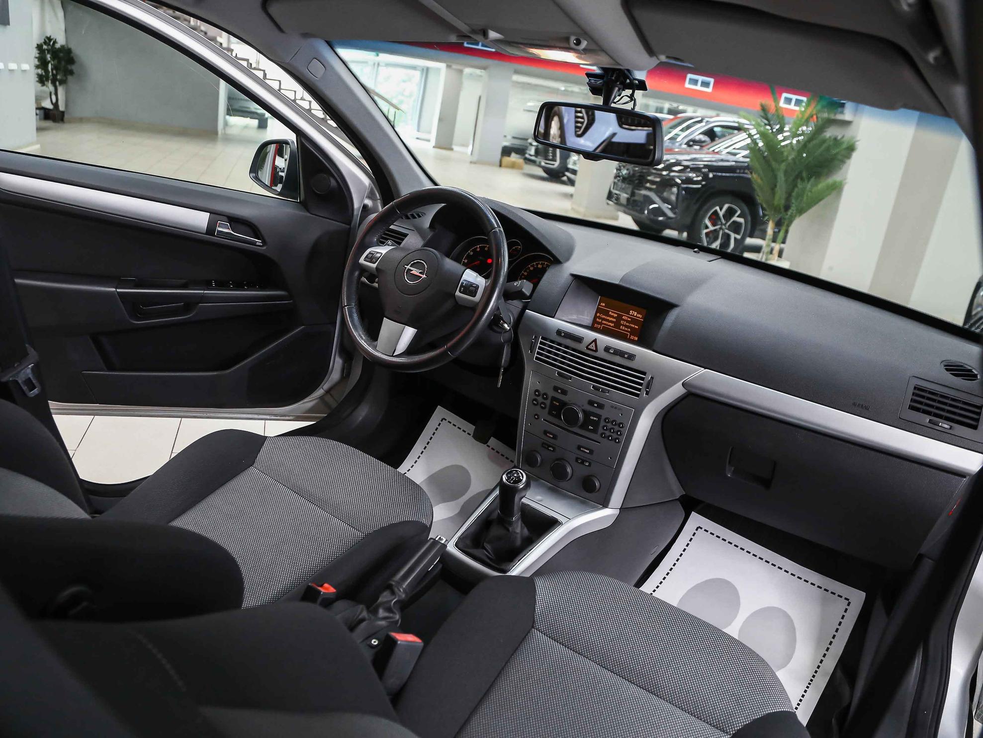 Opel Astra 2012, серый, ДЦ Орехово