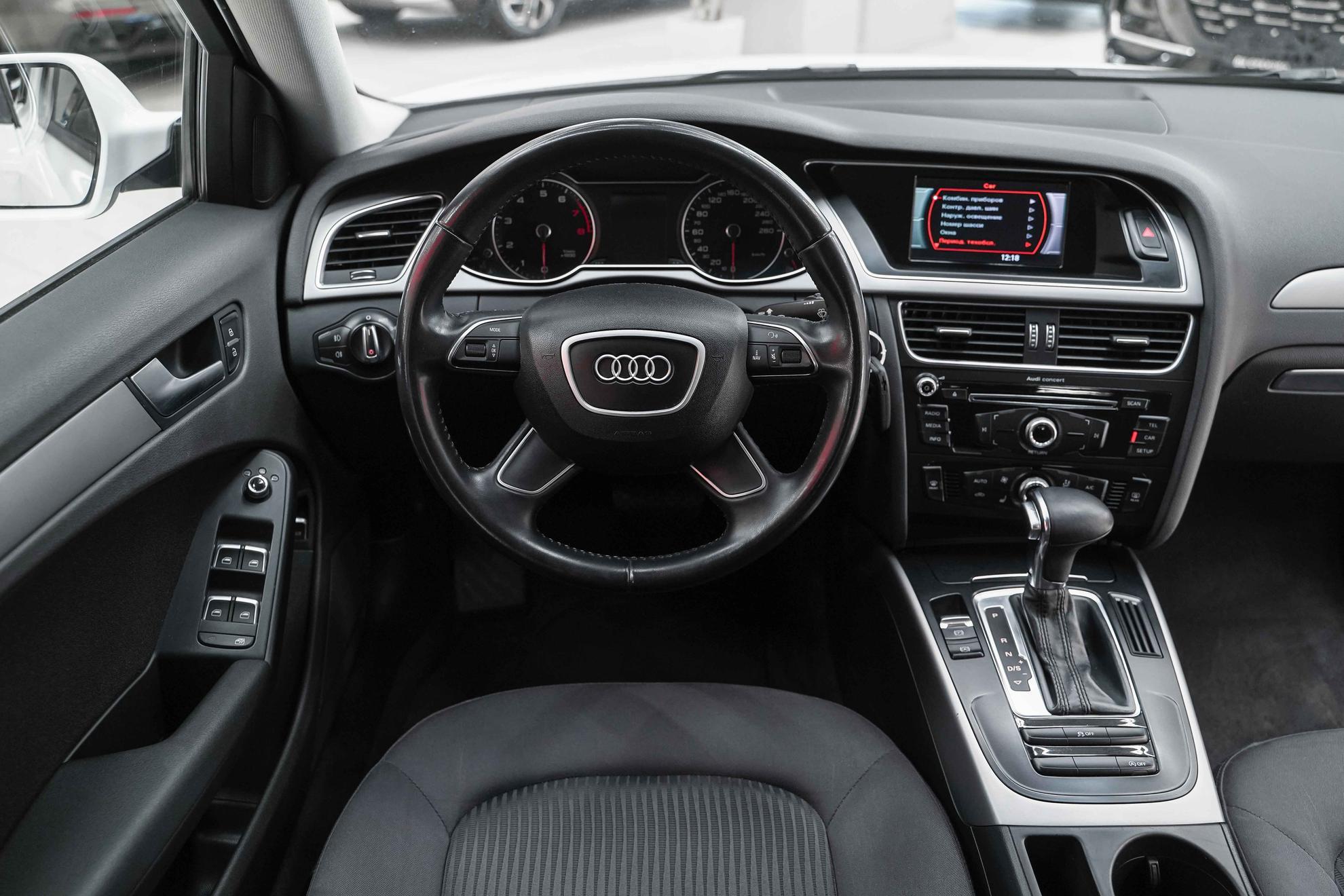 Audi A4 2014, белый, ДЦ Орехово