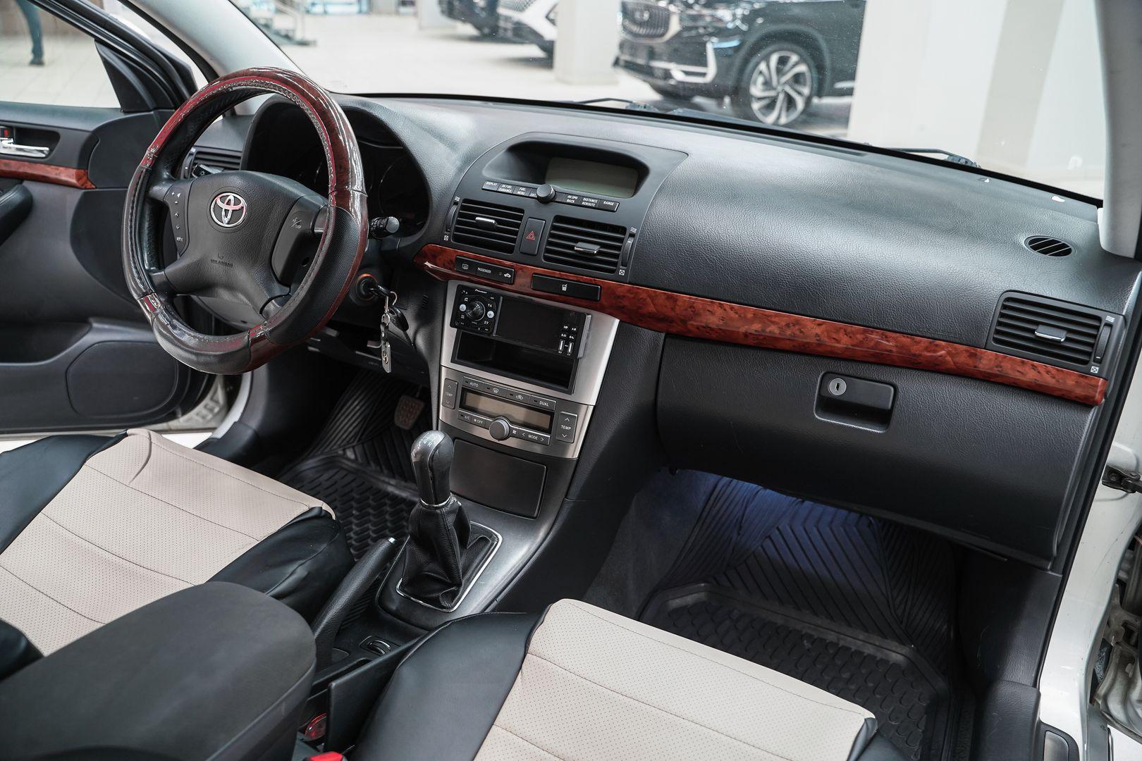 Toyota Avensis 2004, серебряный, ДЦ Орехово