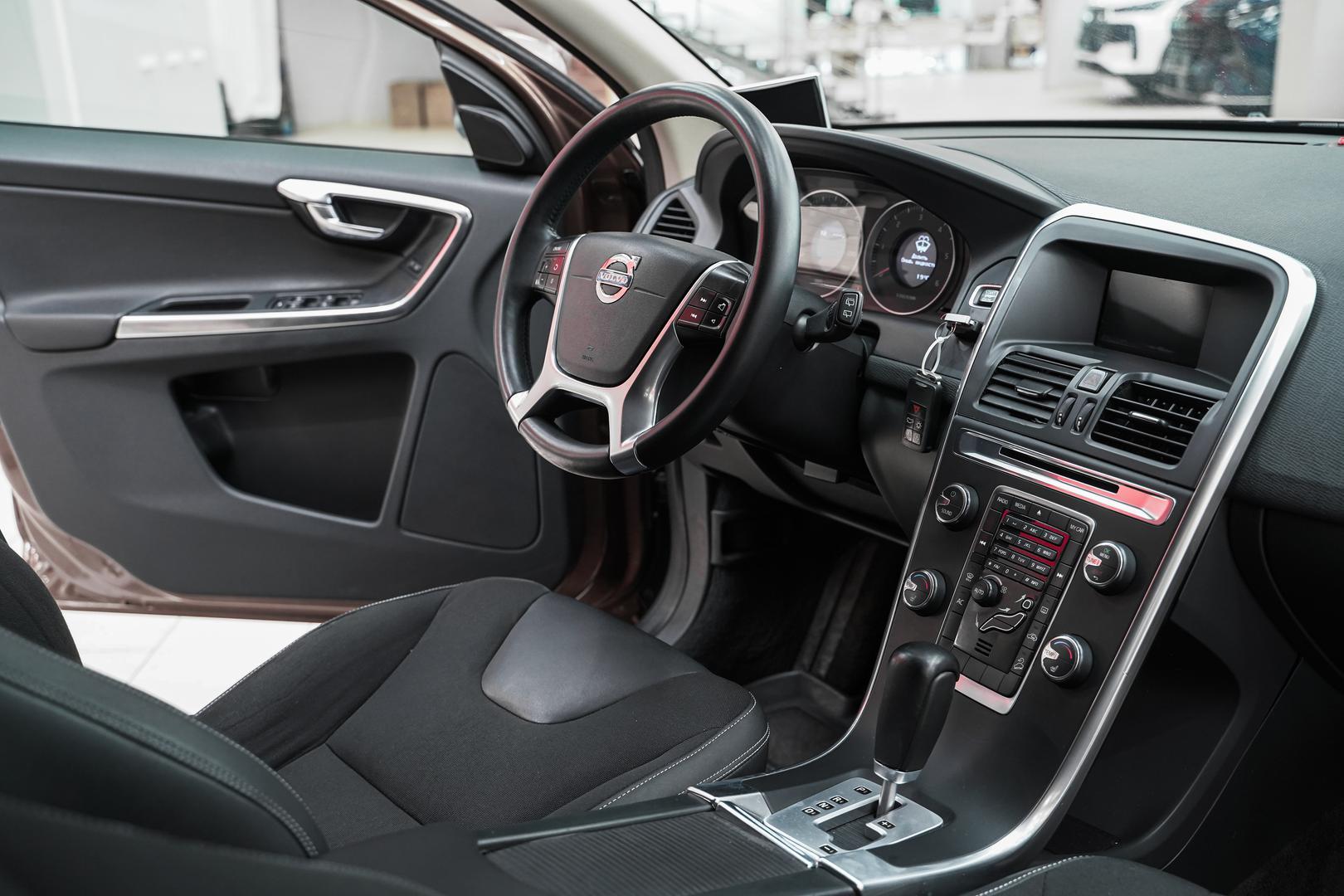 Volvo XC60 2011, коричневый, ДЦ Орехово