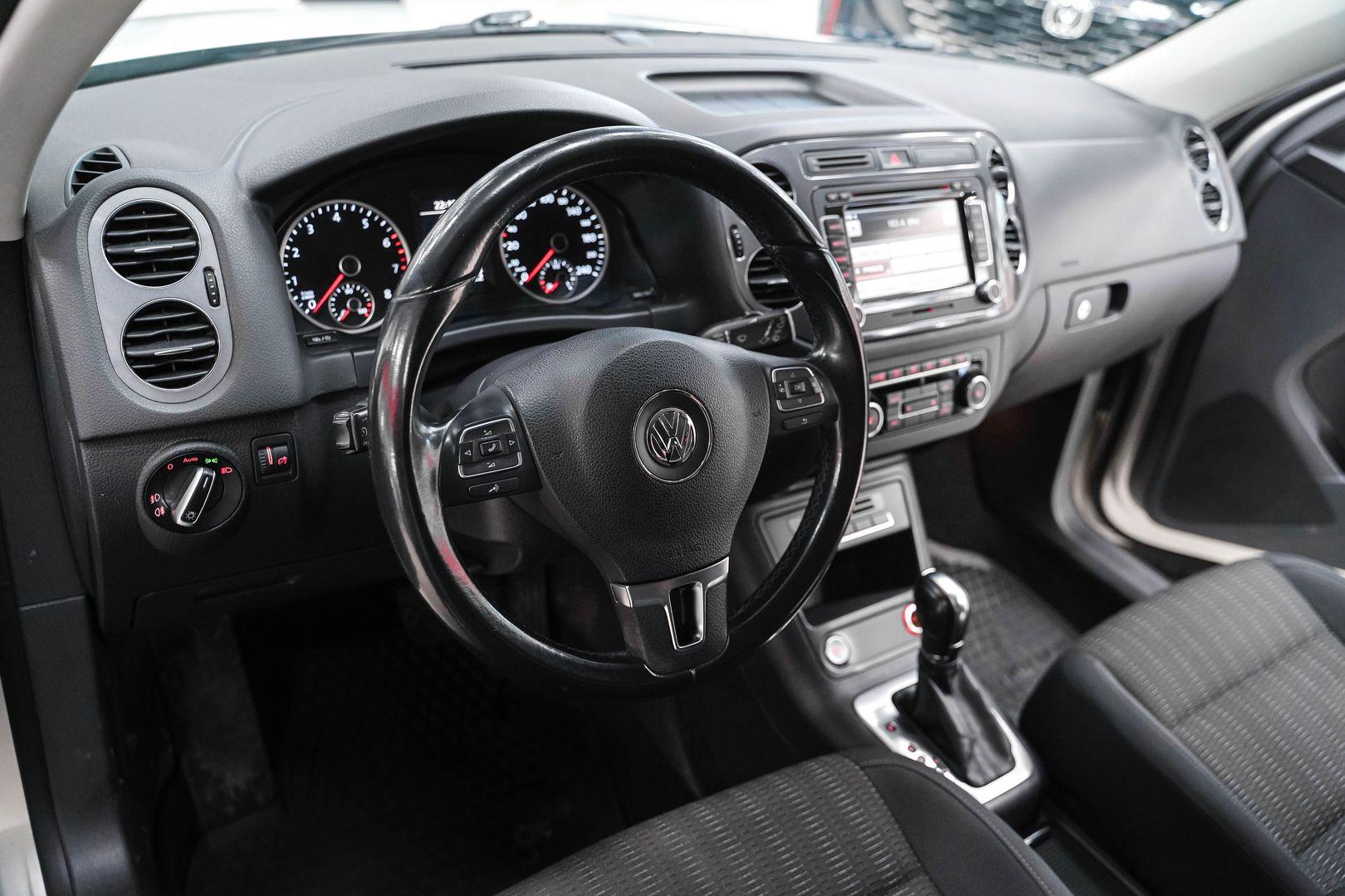 Volkswagen Tiguan 2012, серебряный, ДЦ Орехово
