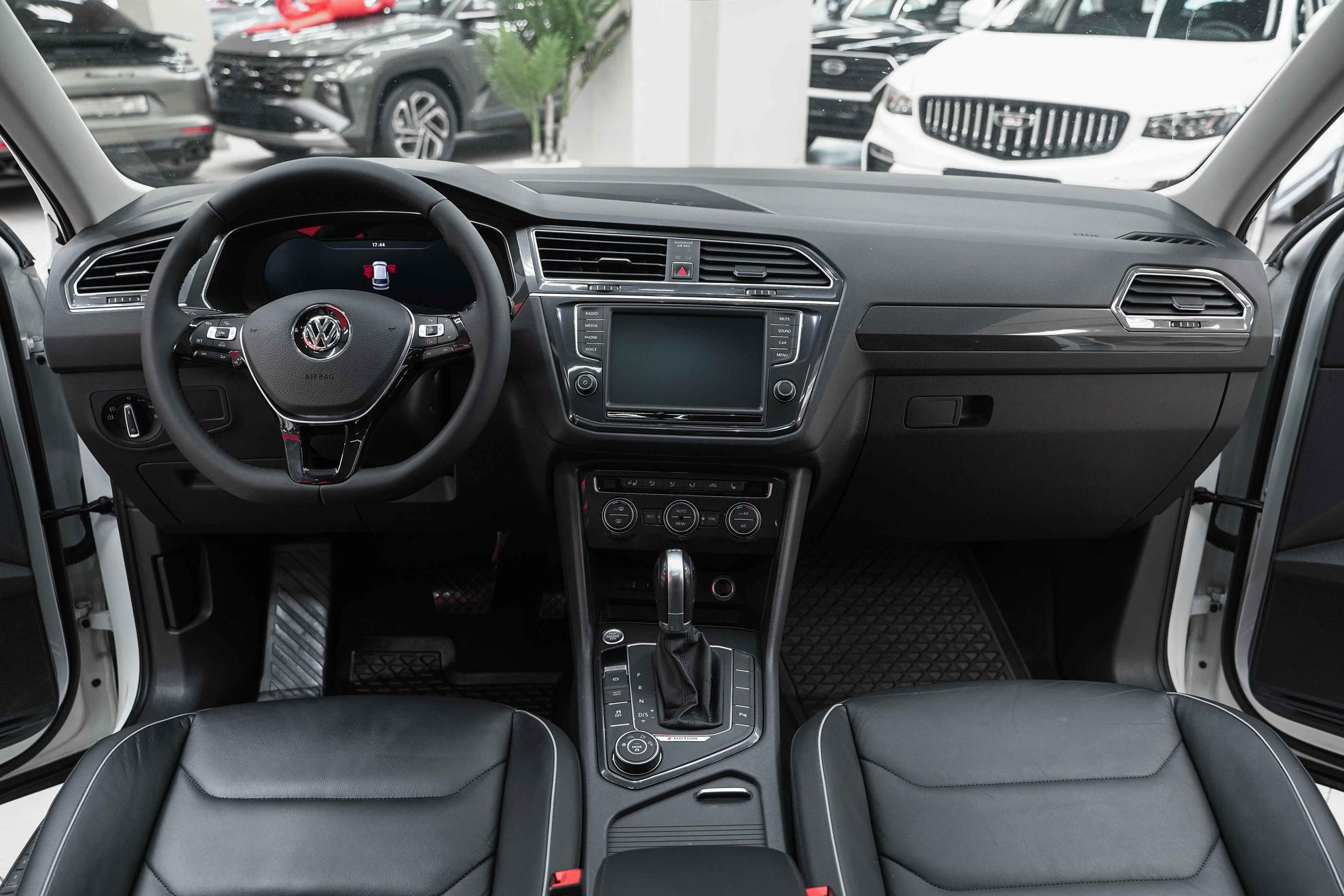 Volkswagen Tiguan 2017, белый, ДЦ Орехово