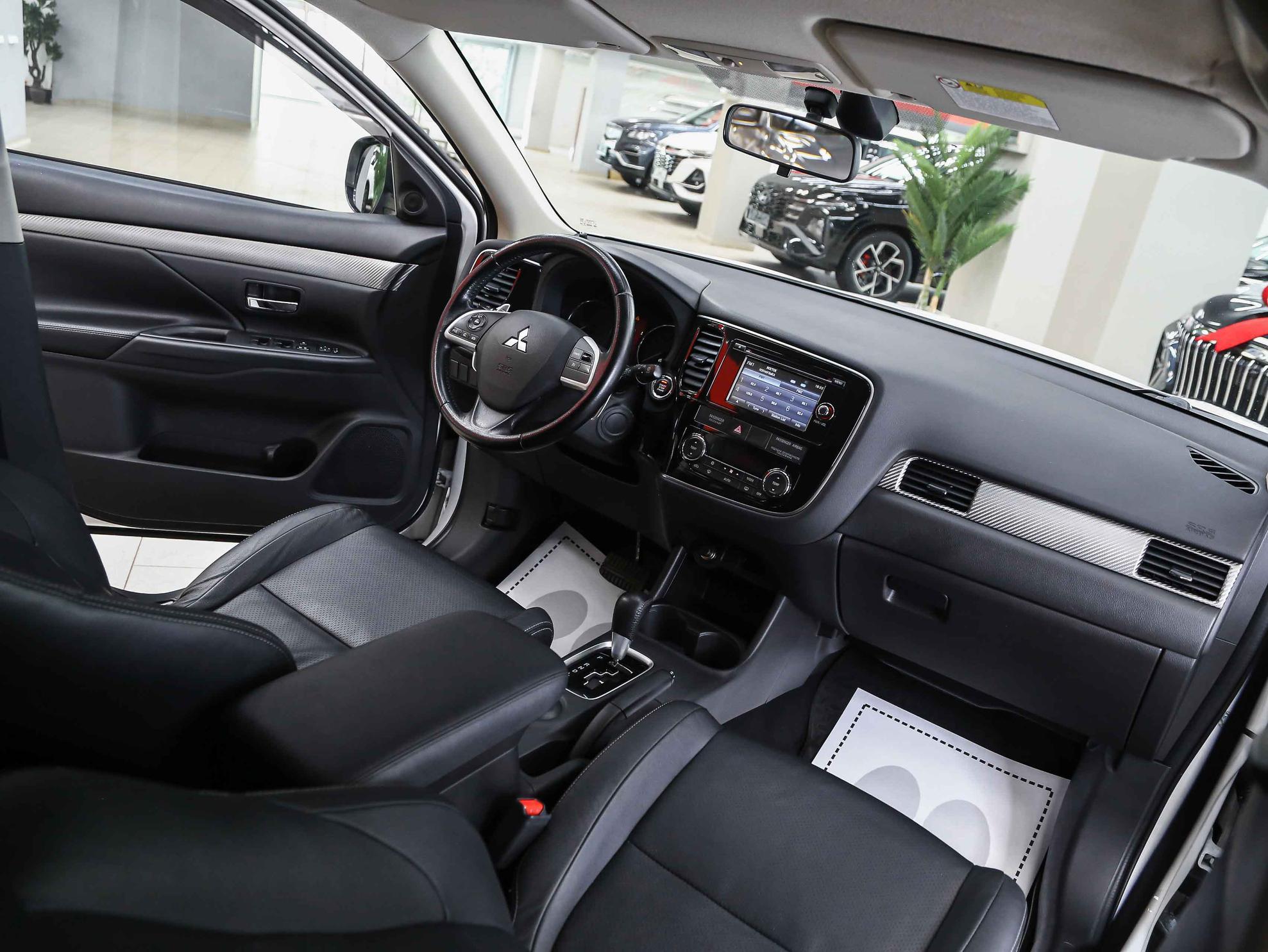 Mitsubishi Outlander 2012, белый, ДЦ Орехово