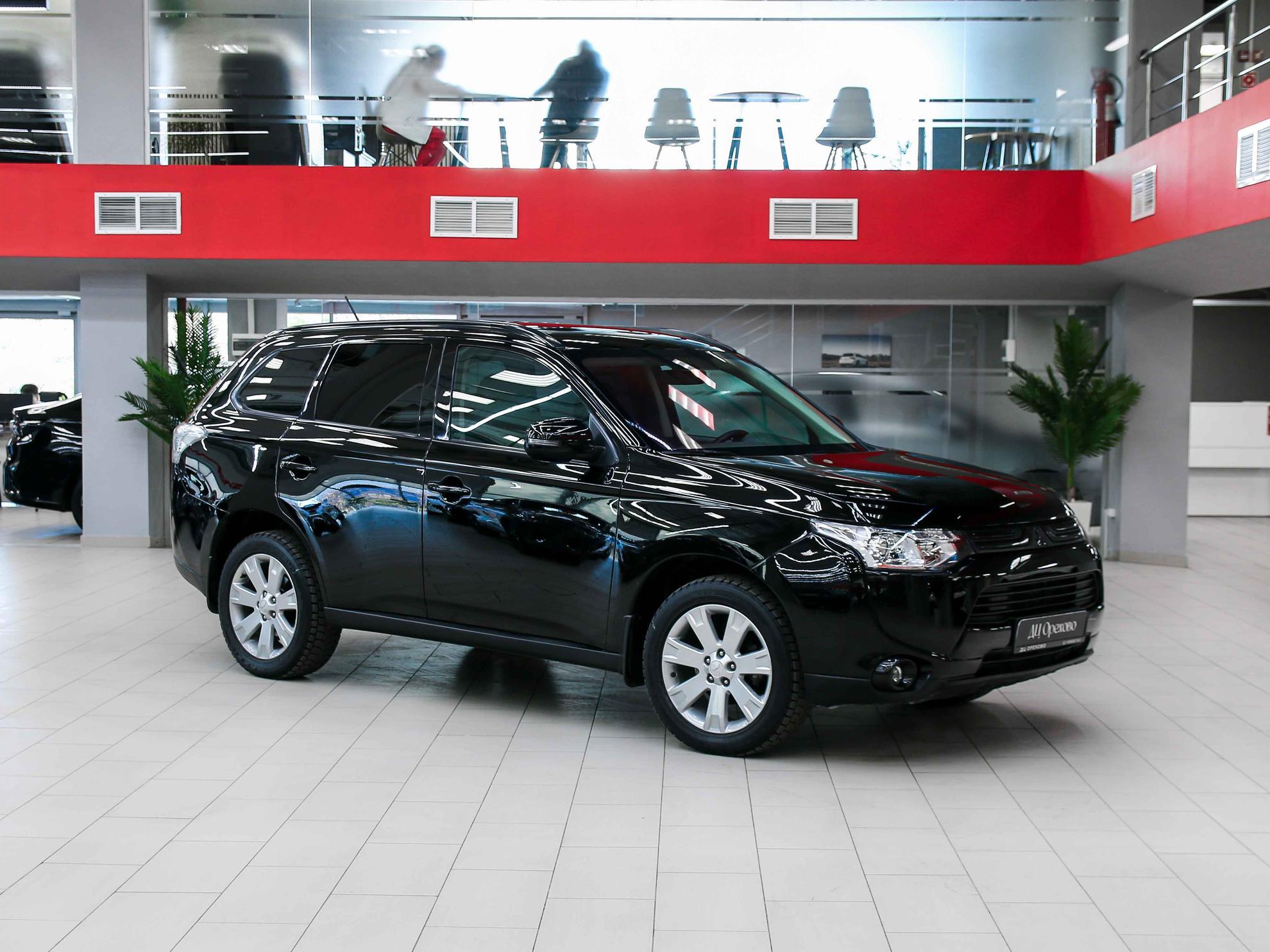 Mitsubishi Outlander 2013, черный, ДЦ Орехово