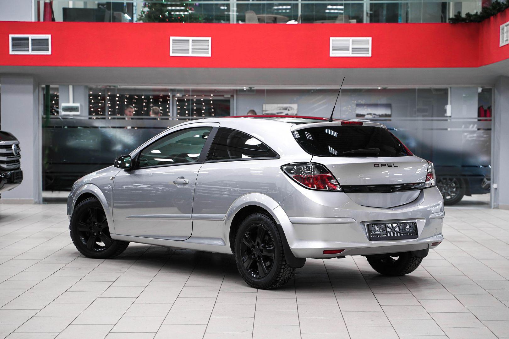 Opel Astra 2008, серебряный, ДЦ Орехово