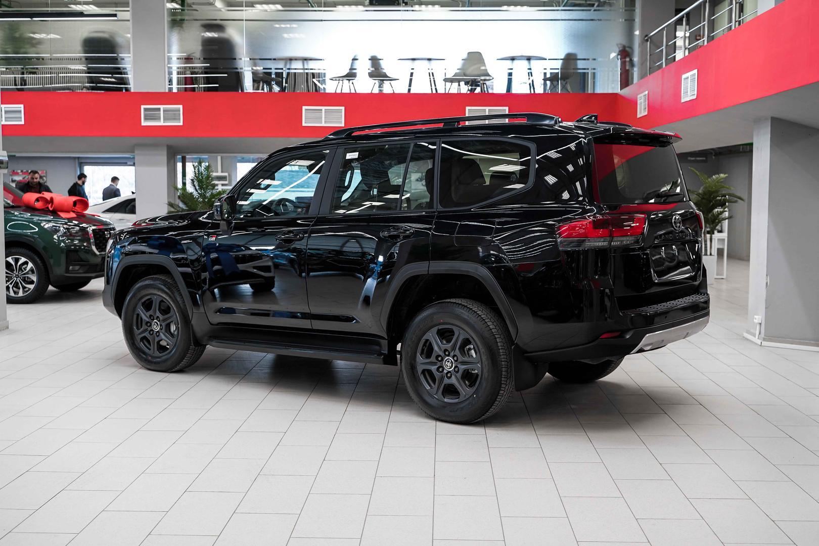 Toyota Land Cruiser 2026, черный, ДЦ Орехово
