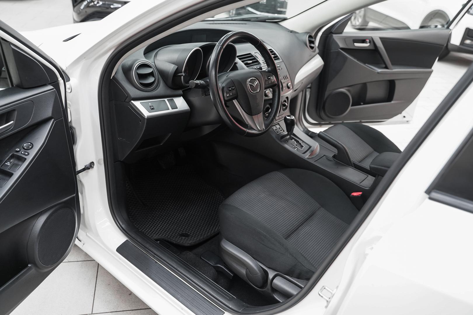 Mazda 3 2013, белый, ДЦ Орехово