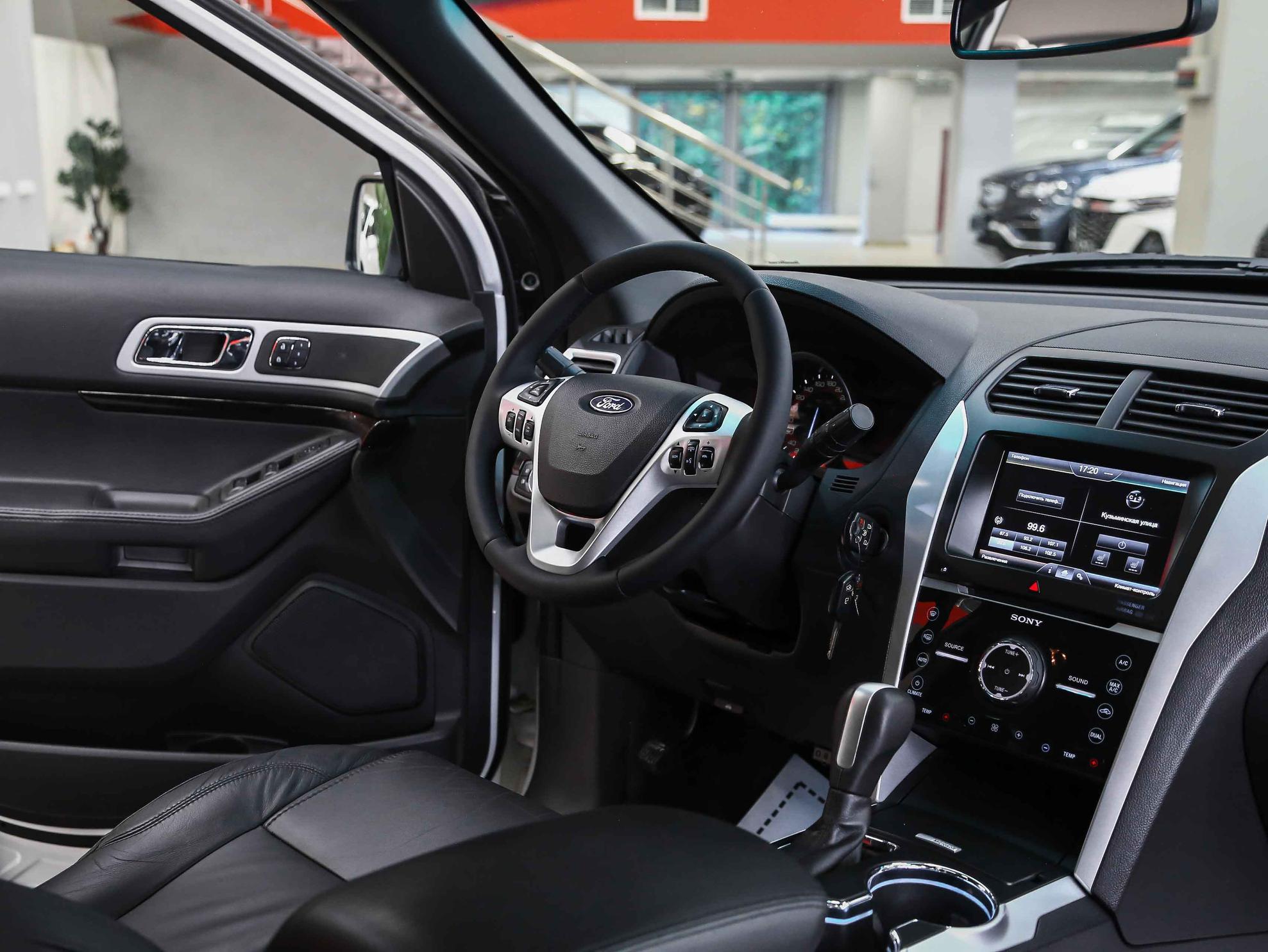 Ford Explorer 2014, белый, ДЦ Орехово