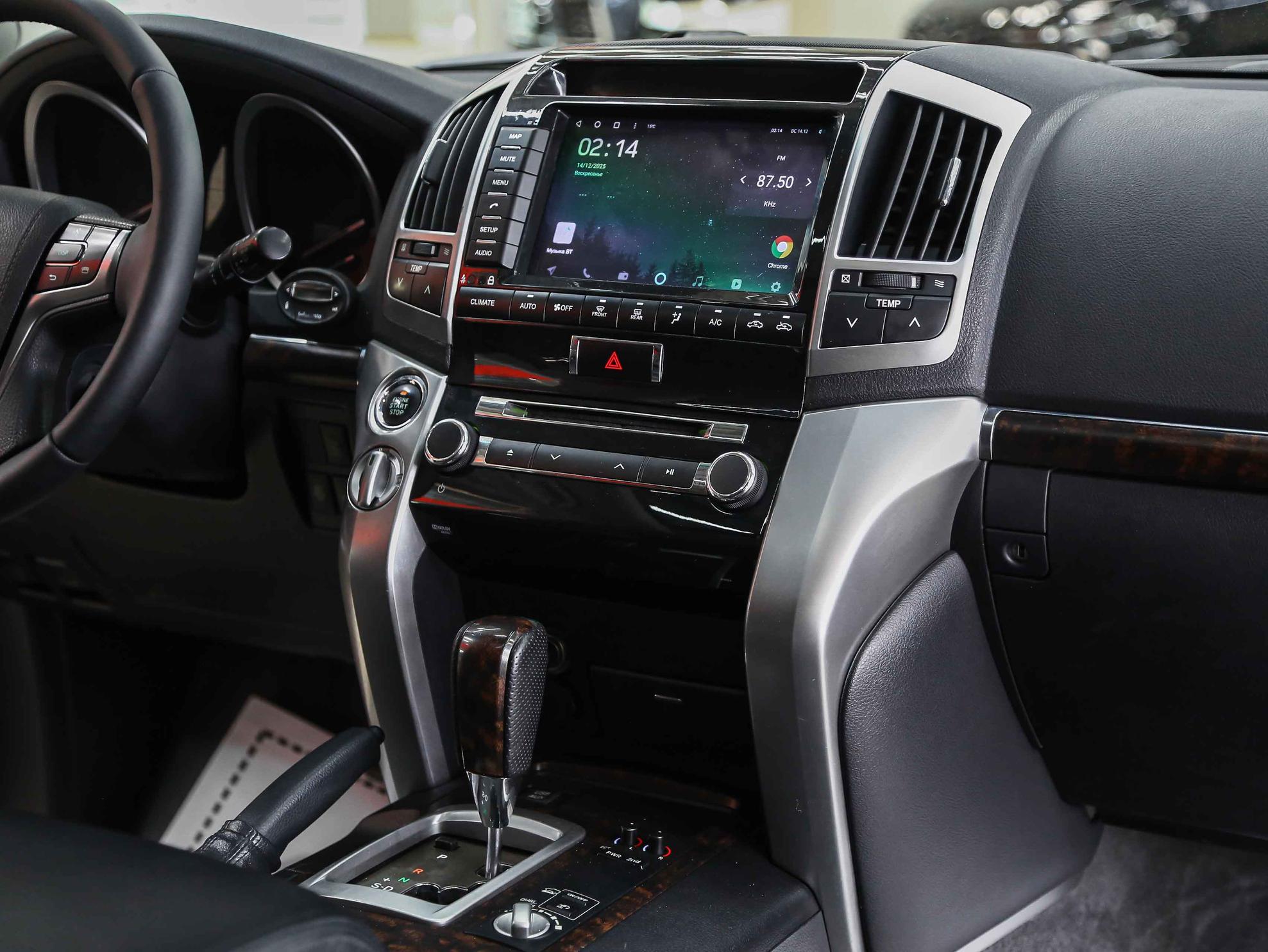Toyota Land Cruiser 2013, белый, ДЦ Орехово