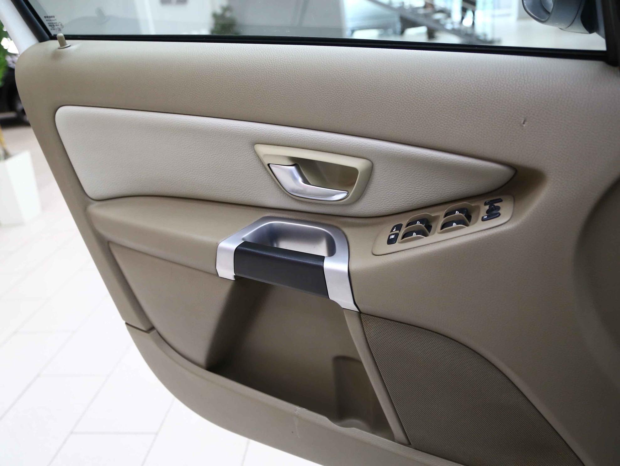 Volvo XC90 2011, белый, ДЦ Орехово