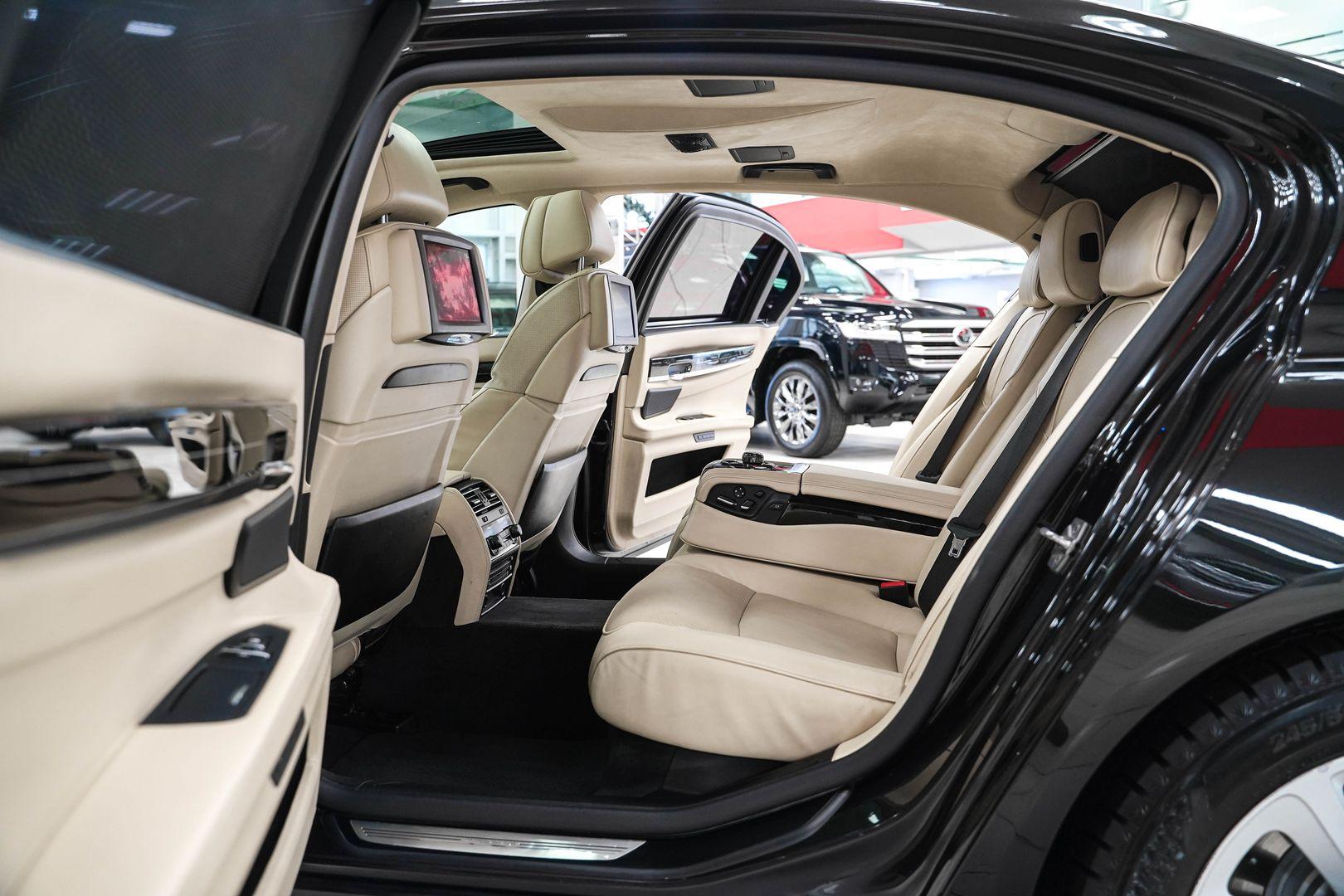 BMW 7 серии 2011, черный, ДЦ Орехово