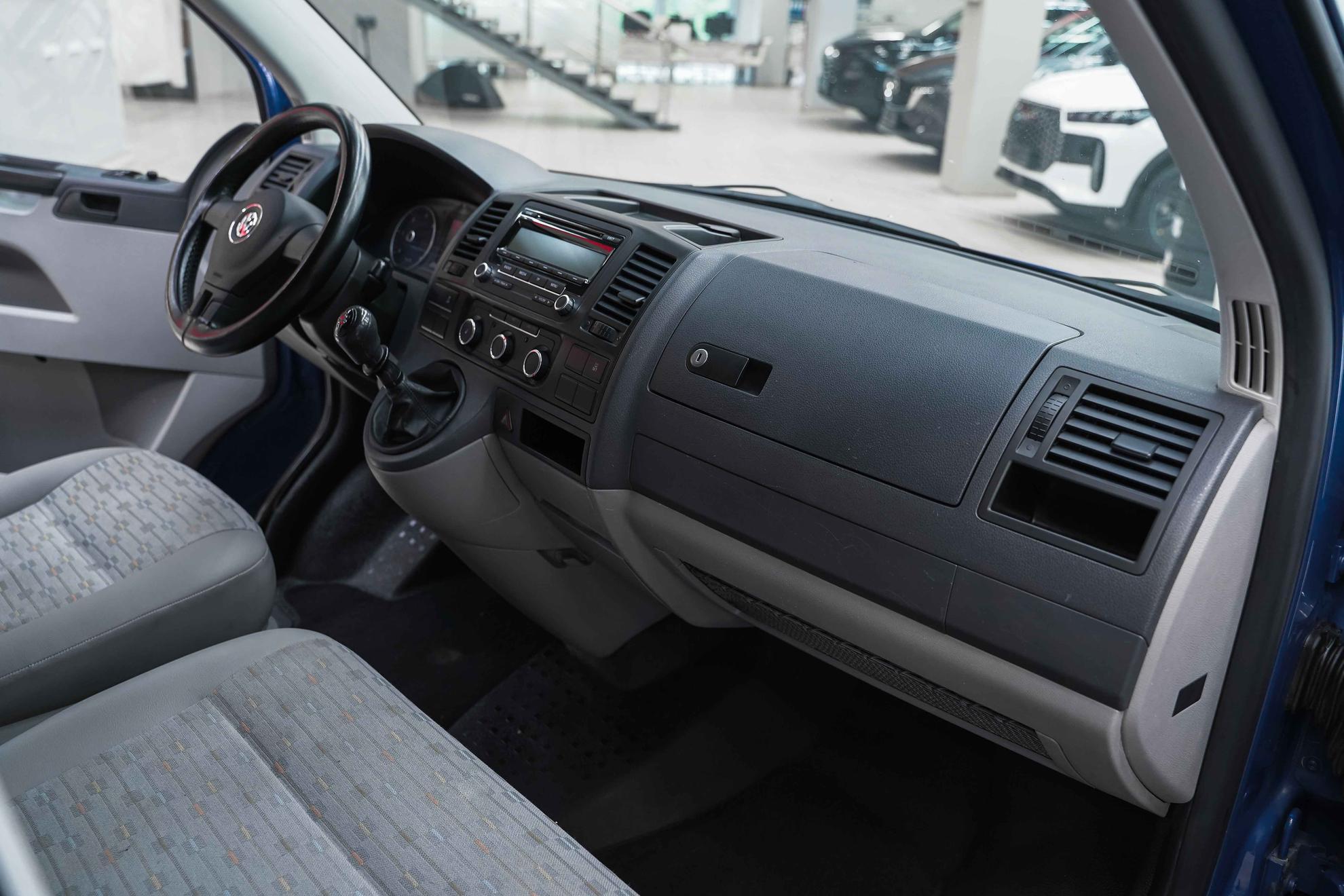 Volkswagen Transporter 2011, синий, ДЦ Орехово