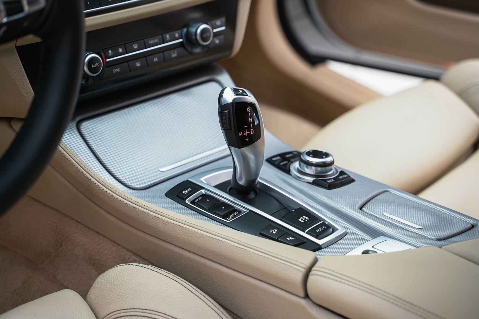 BMW 5 серии 2014, белый, ДЦ Орехово