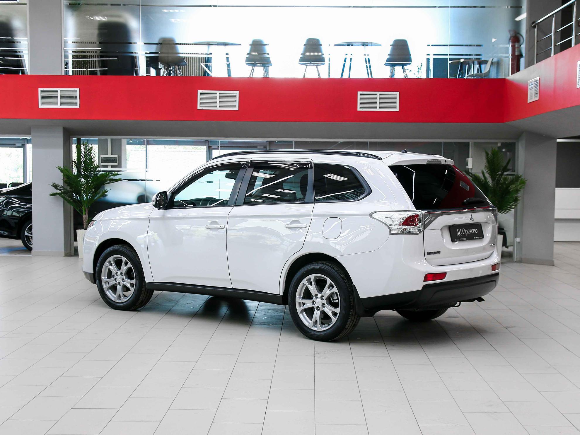 Mitsubishi Outlander 2012, белый, ДЦ Орехово