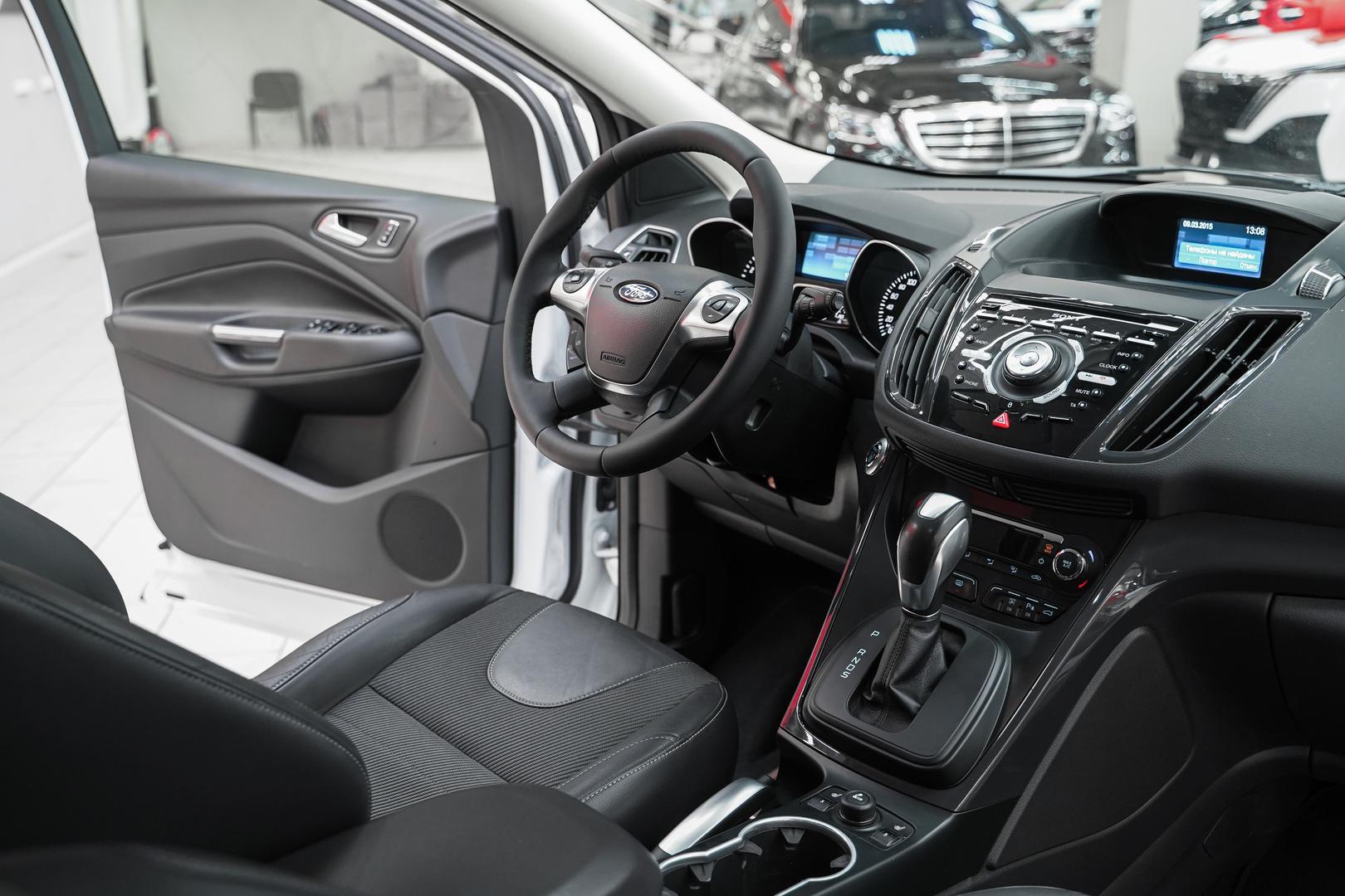 Ford Kuga 2015, белый, ДЦ Орехово