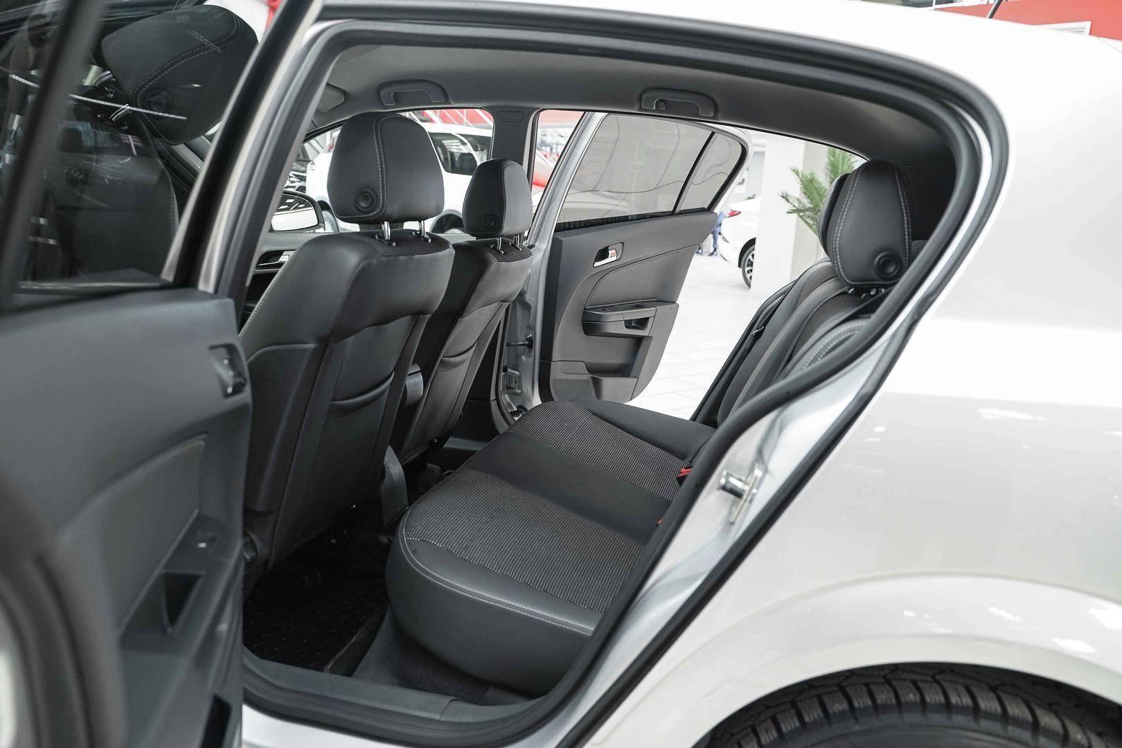 Opel Astra 2011, серебряный, ДЦ Орехово