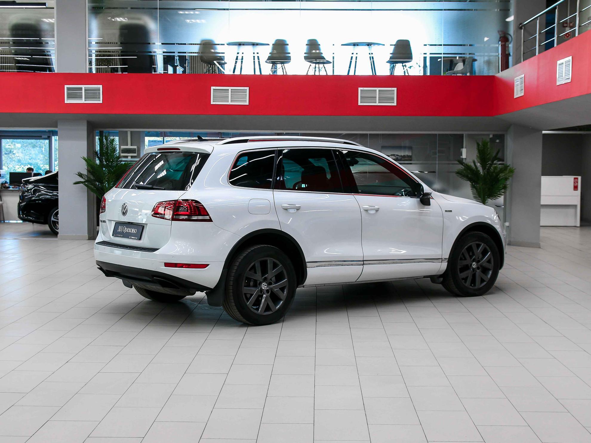 Volkswagen Touareg 2013, белый, ДЦ Орехово