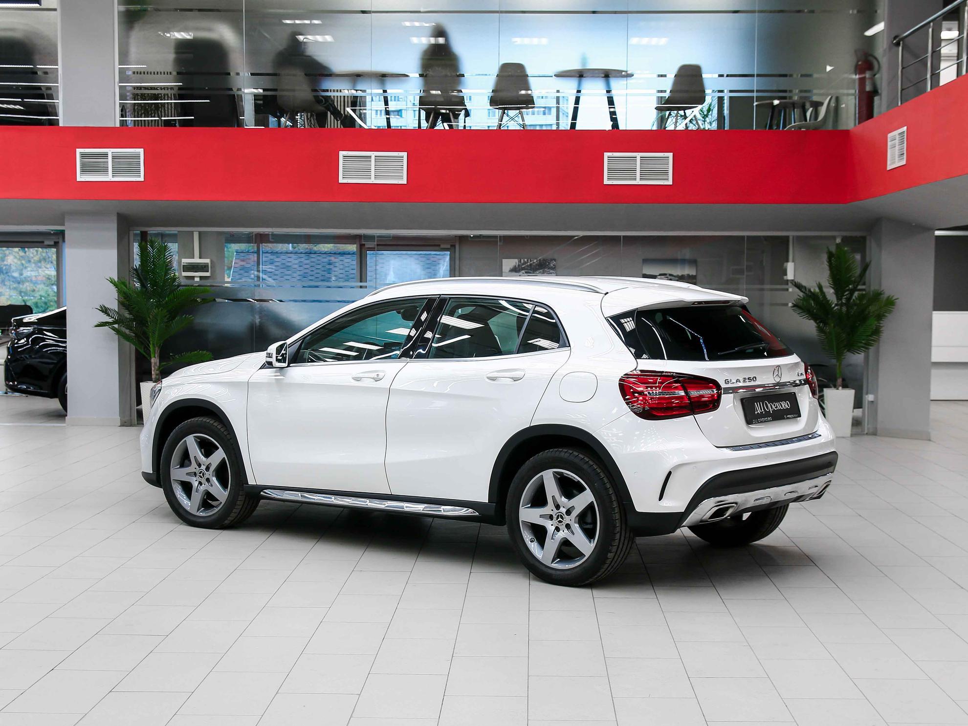 Mercedes-Benz GLA 2018, белый, ДЦ Орехово